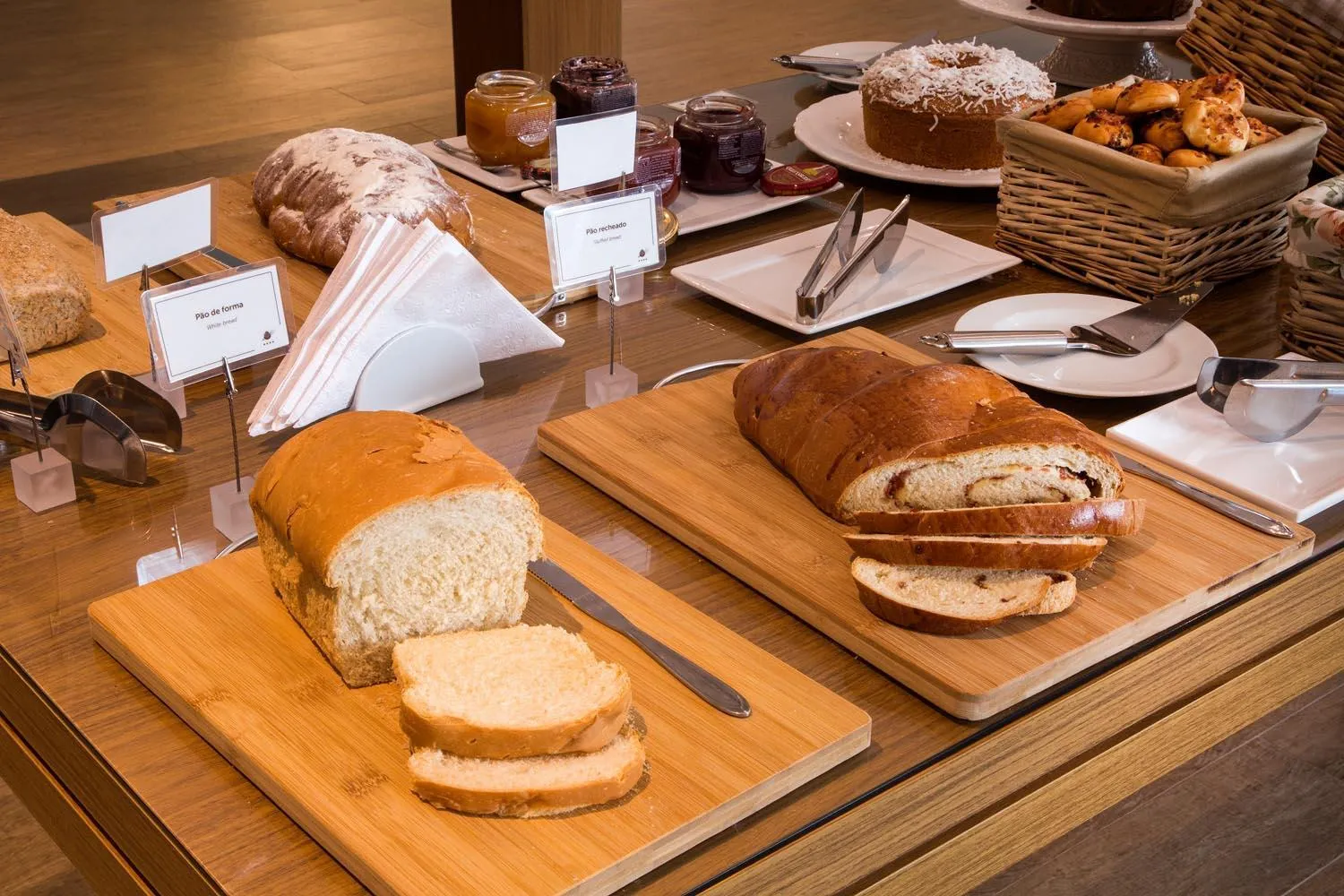 Buffet breakfast in Hotel Araucaria Flat Araraquara