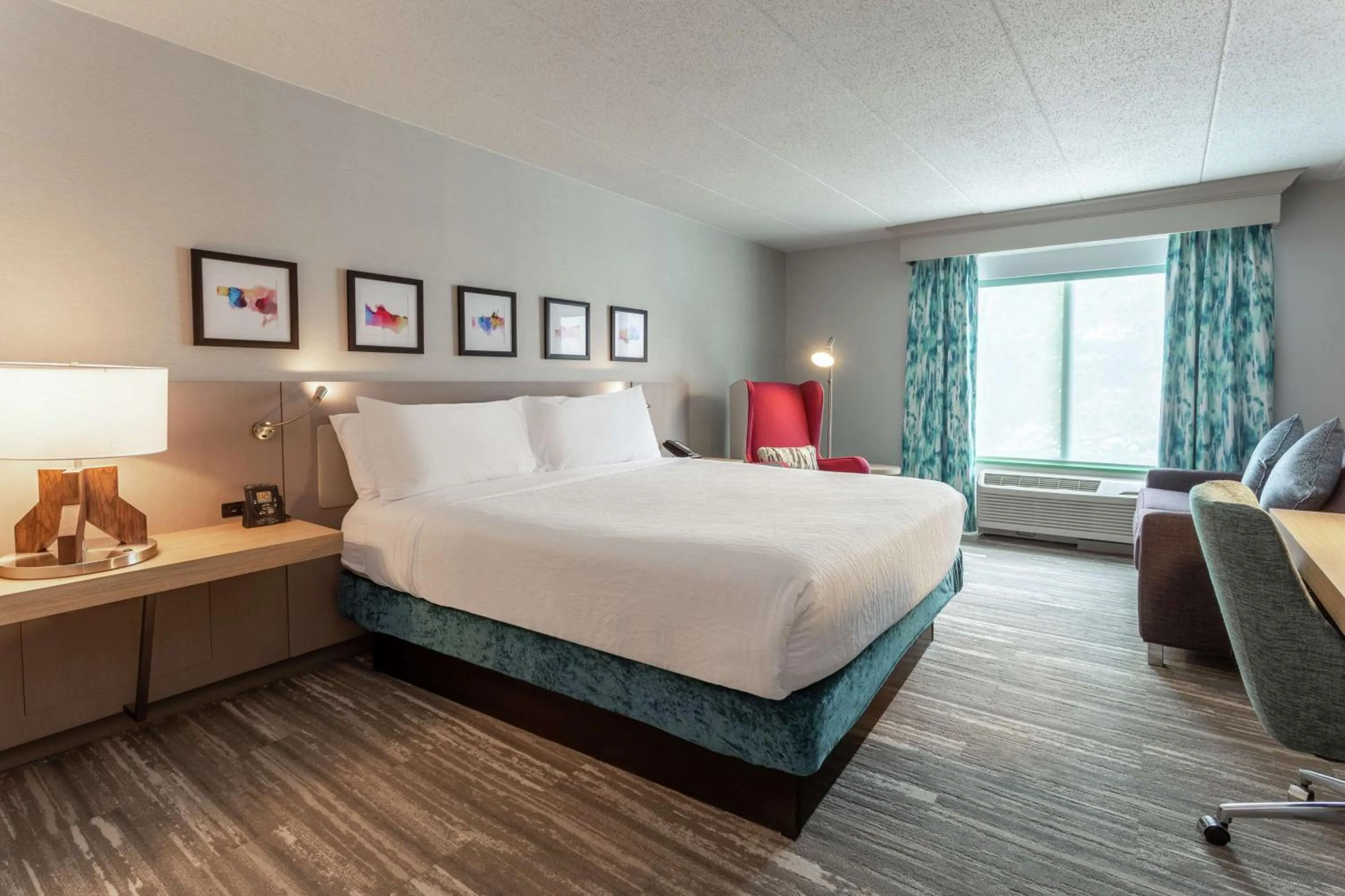 Bed in Hilton Garden Inn Evanston