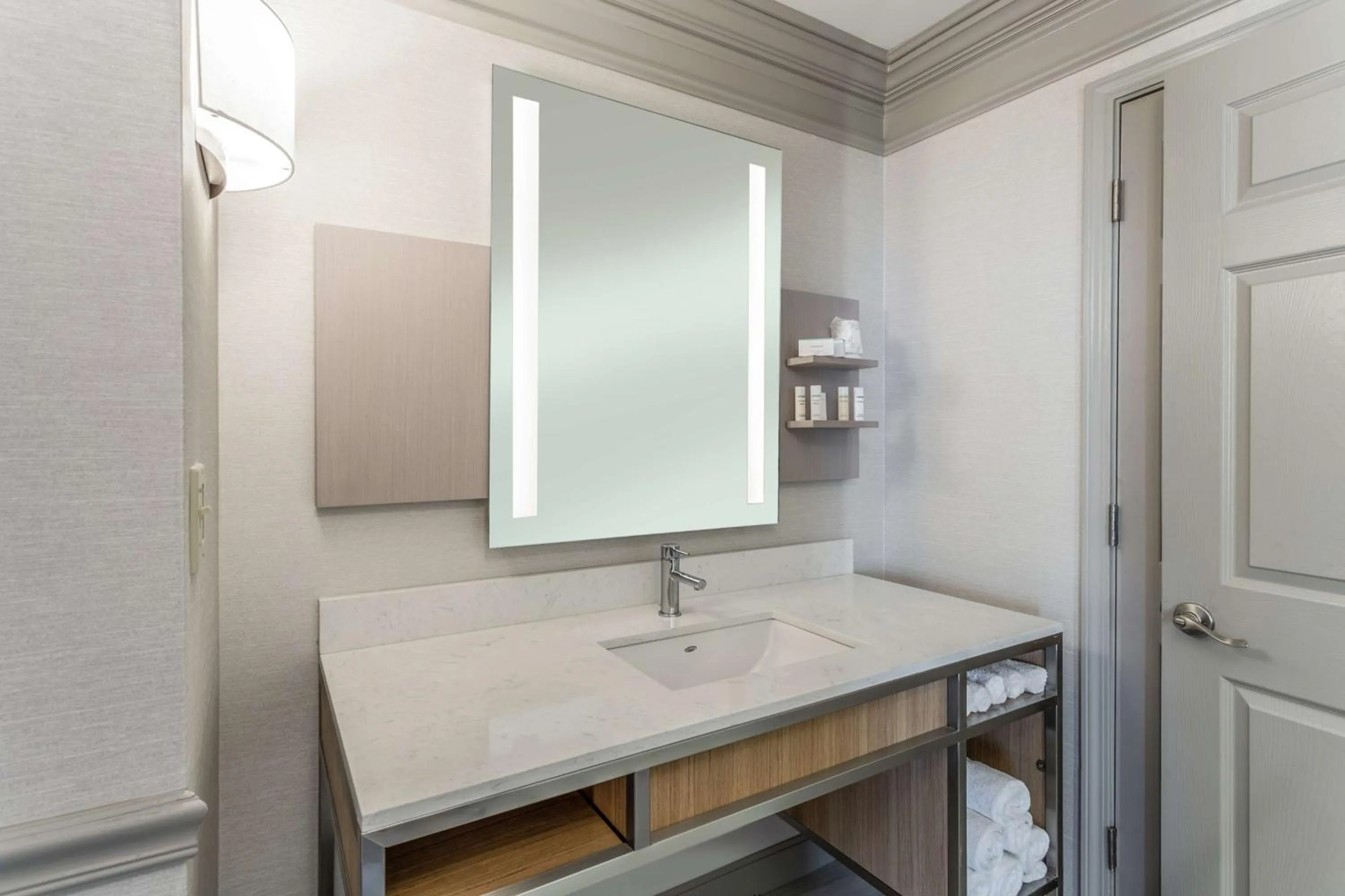 Bathroom in Hilton Garden Inn Evanston