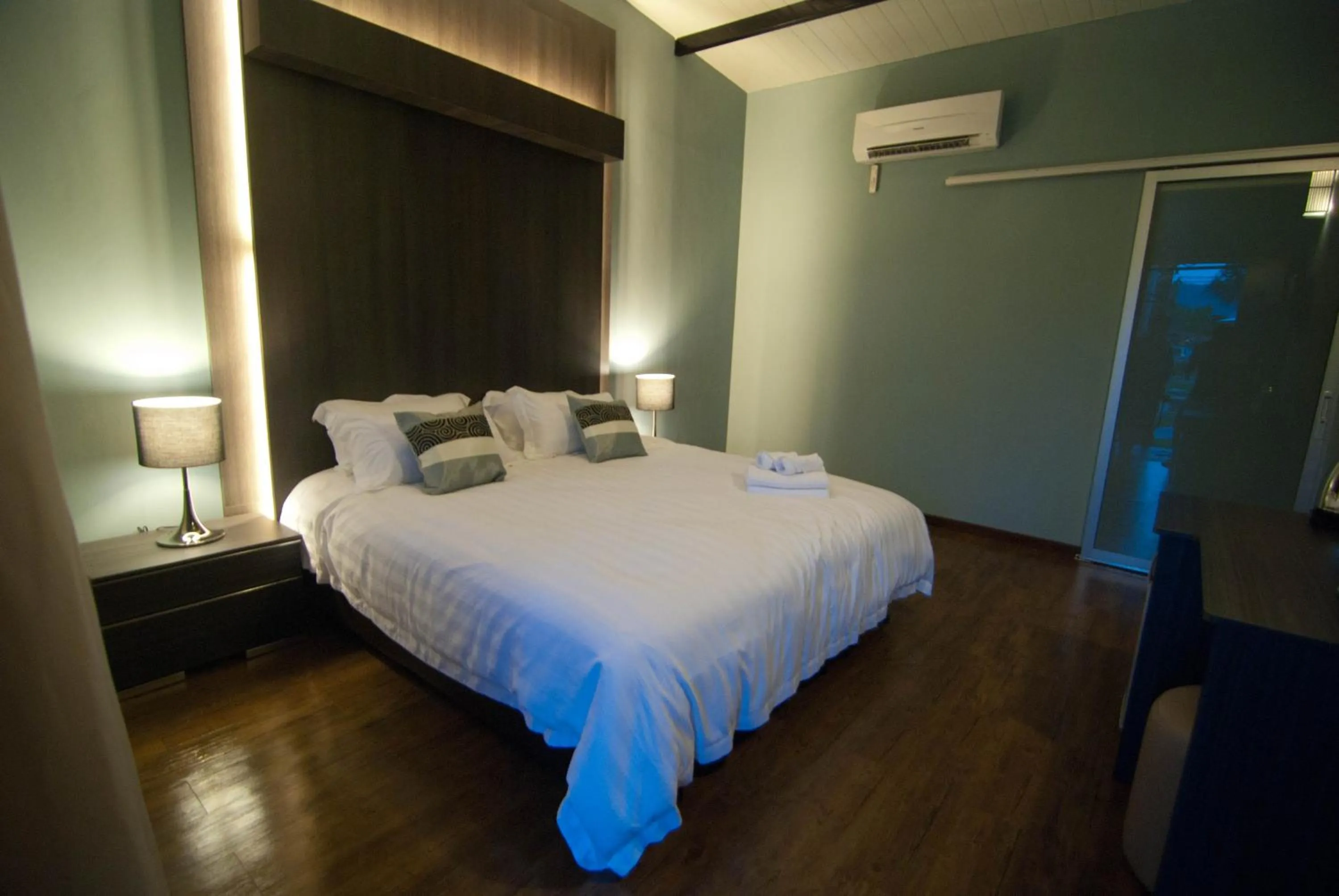 Photo of the whole room, Bed in Casa Fina Fine Homes