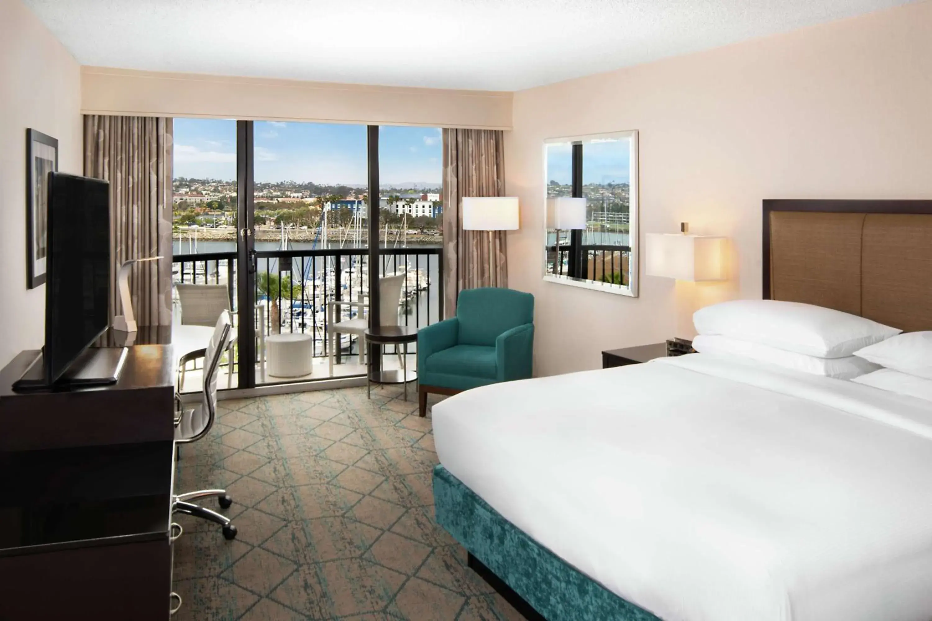 Bedroom, Bed in Hilton San Diego Airport/Harbor Island Bedroom, Bed in Hilton San Diego Airport/Harbor Island