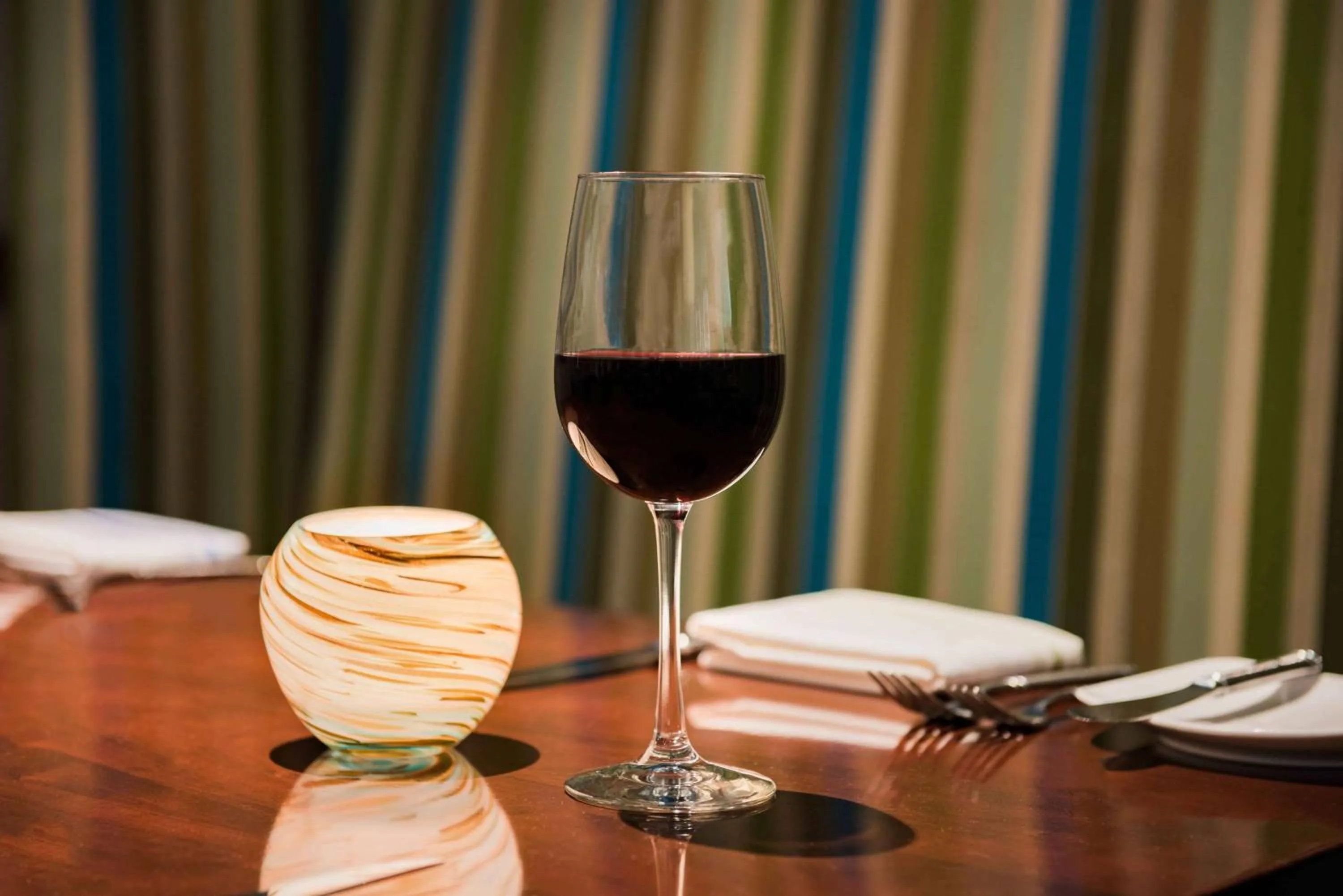 Restaurant/places to eat in Hilton San Diego Airport/Harbor Island