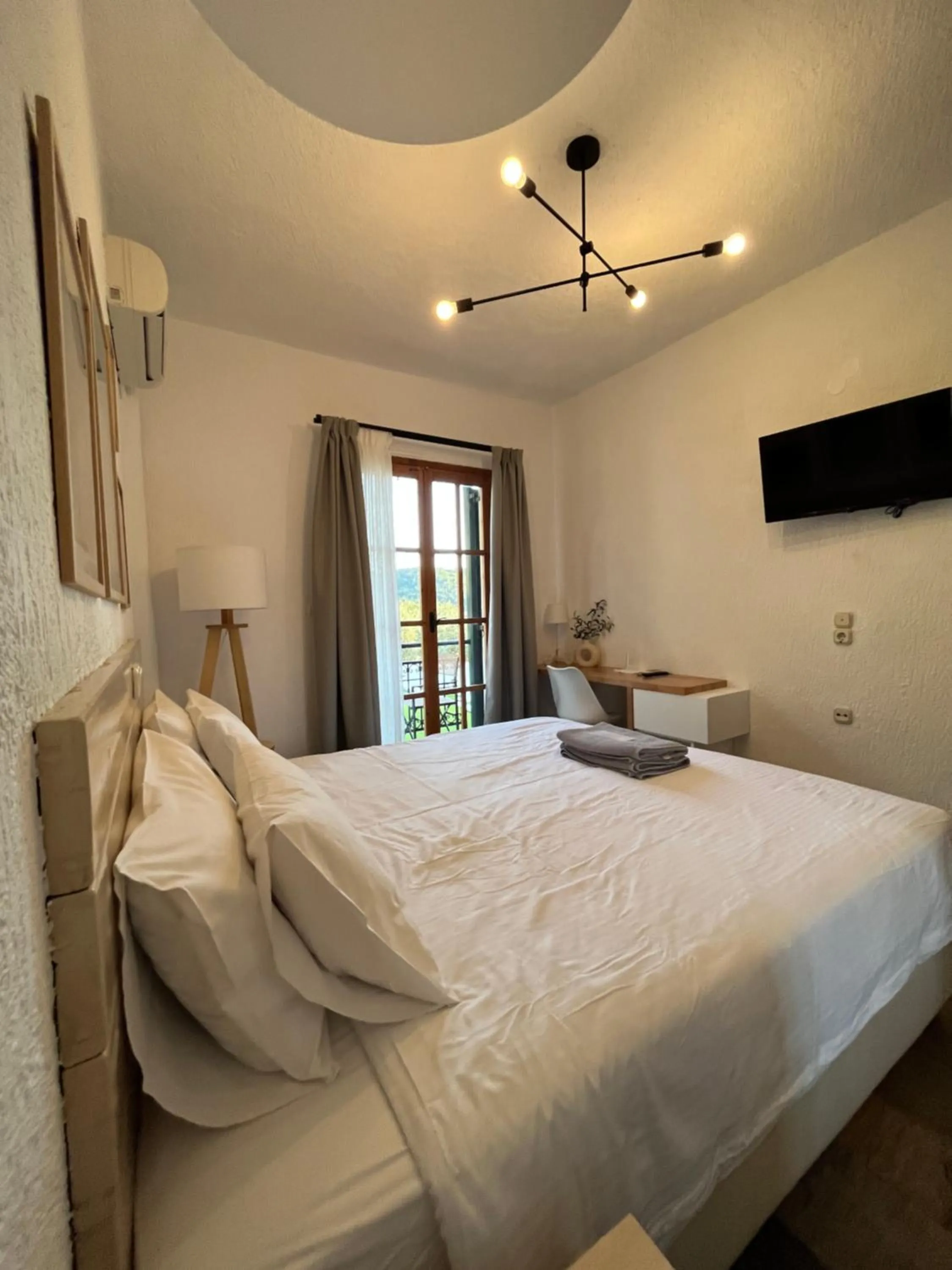 Bed in Panormos Beach Hotel Skopelos