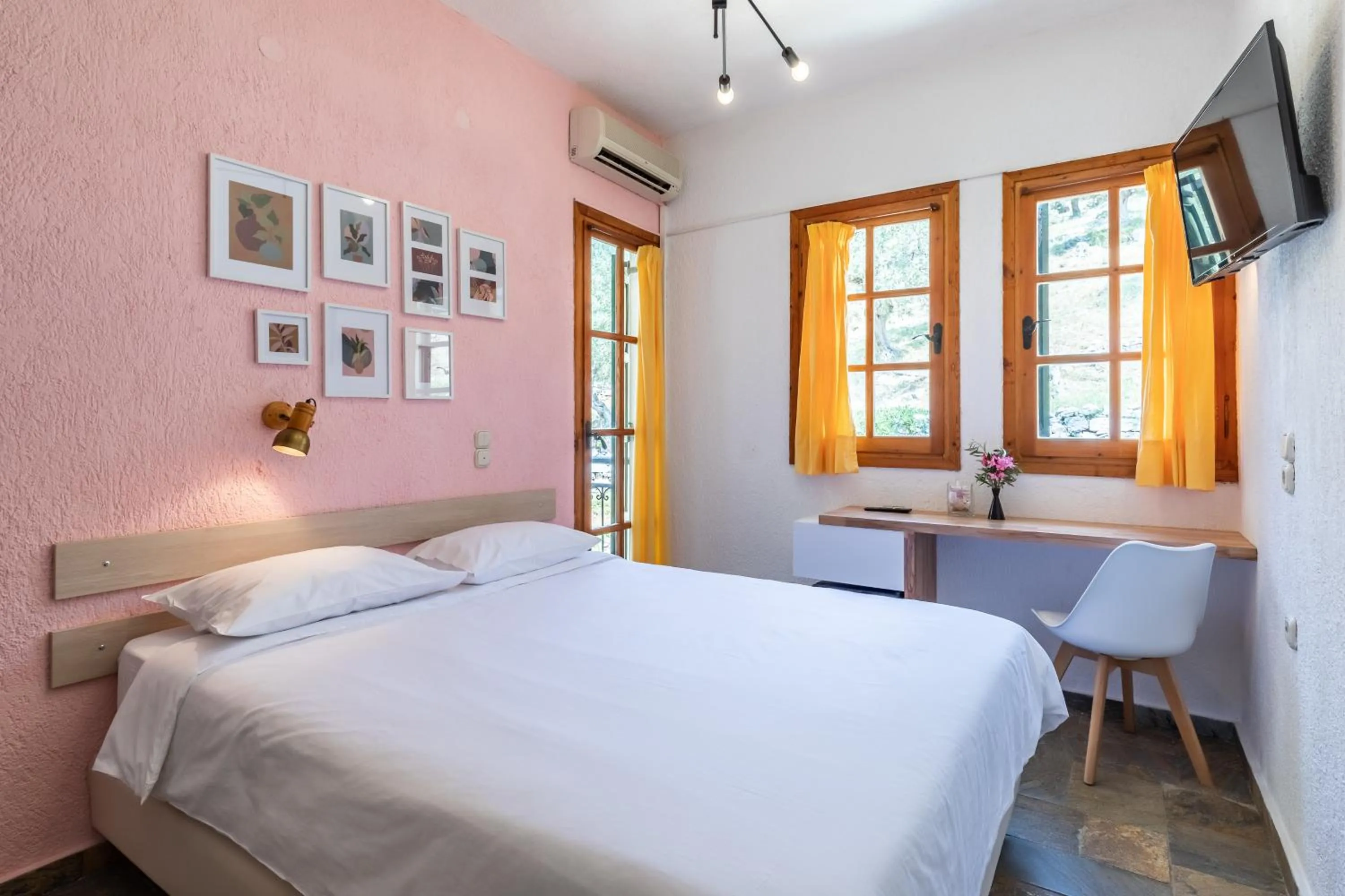 Bed in Panormos Beach Hotel Skopelos