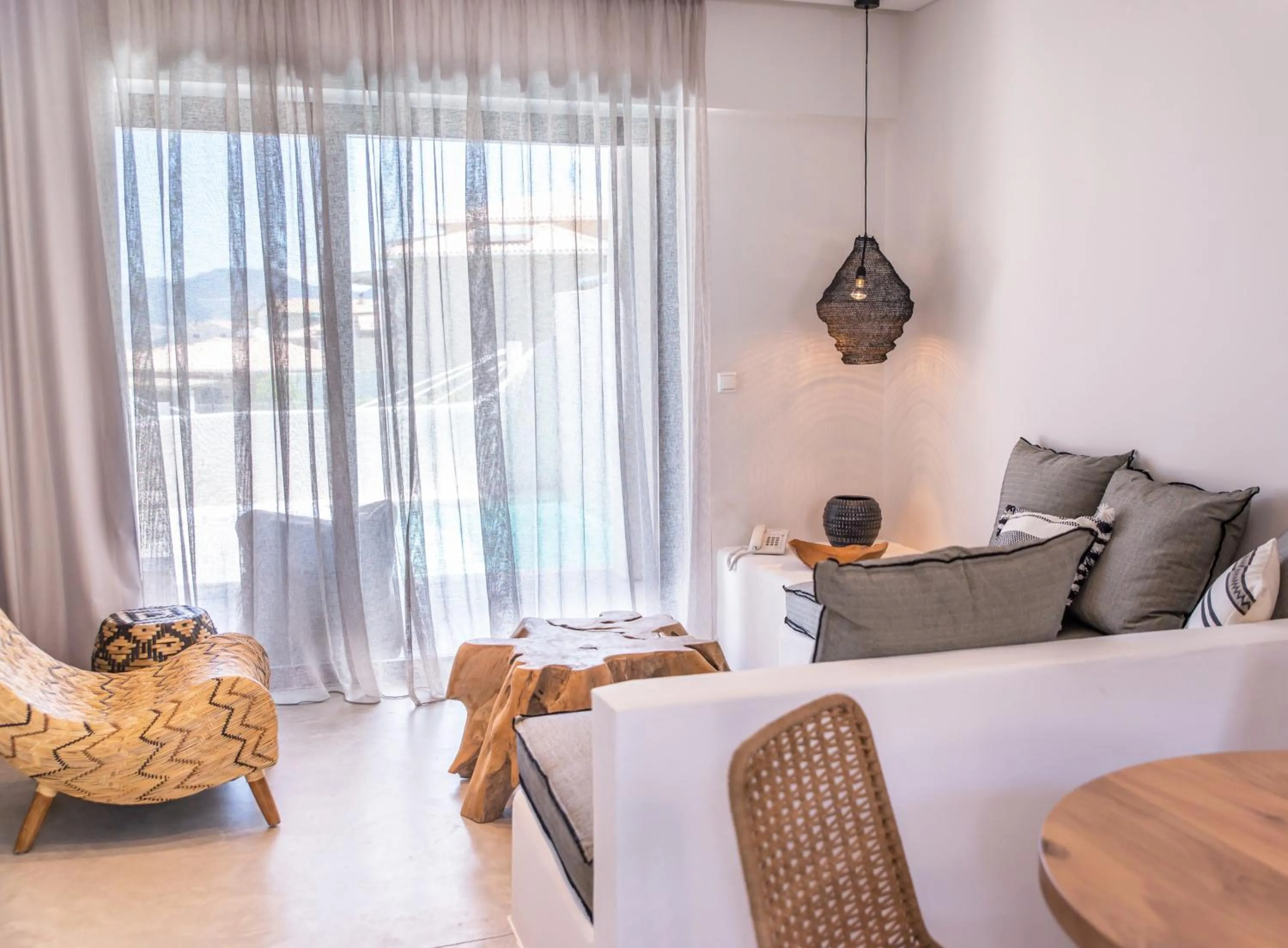 Photo of the whole room in Crystal Waters