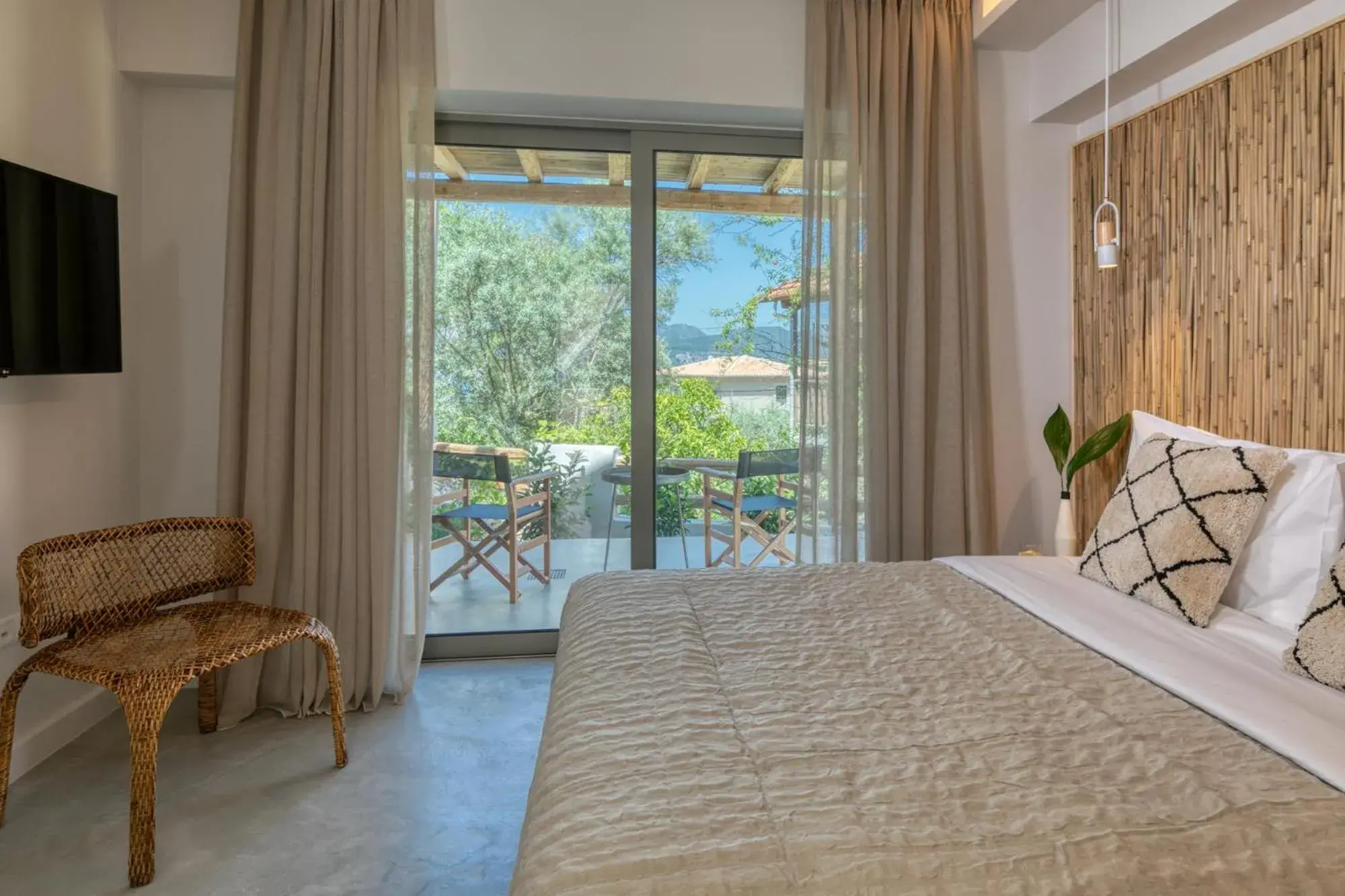 Bed in Crystal Waters Bed in Crystal Waters