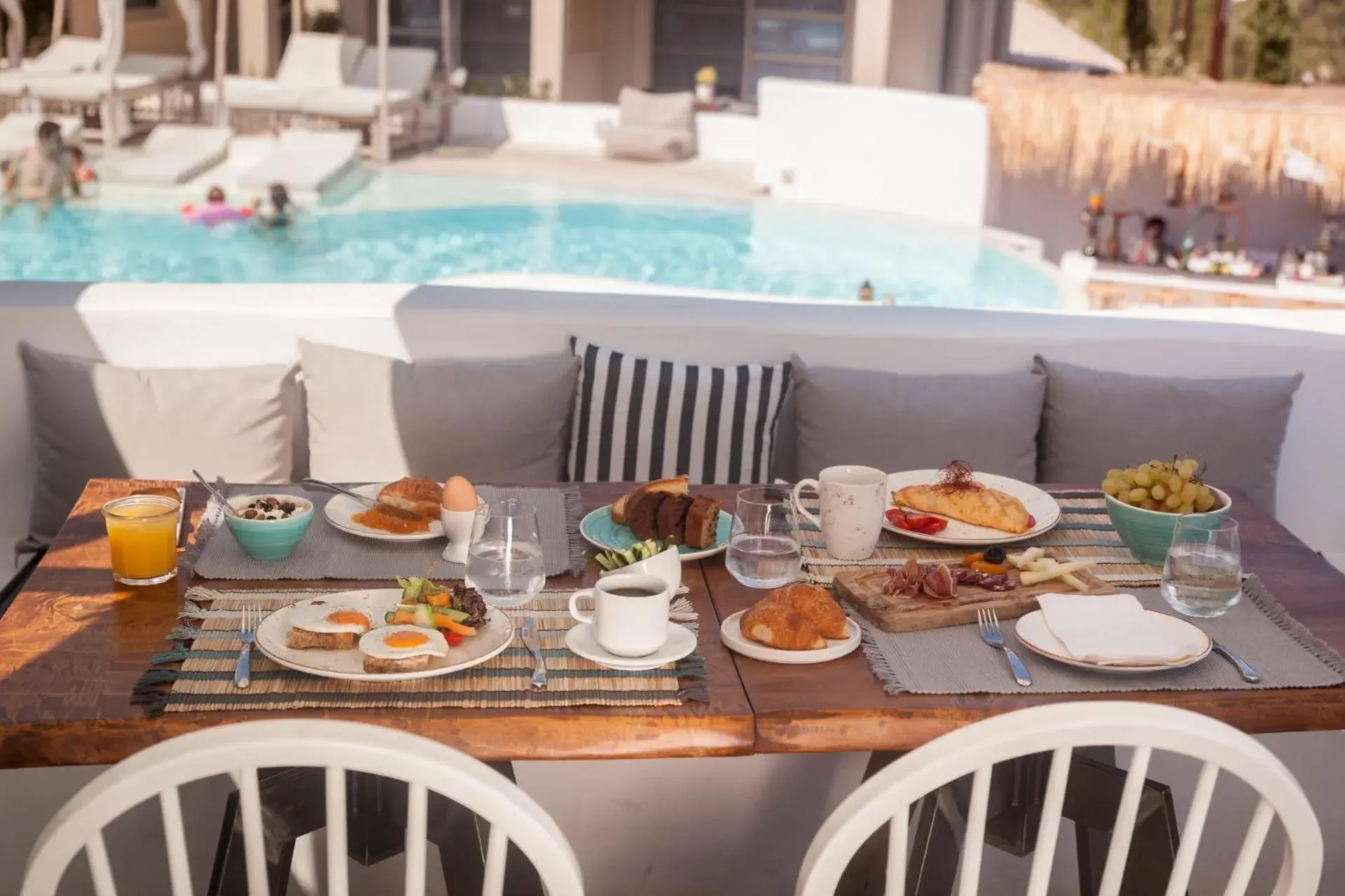 Breakfast in Crystal Waters Breakfast in Crystal Waters