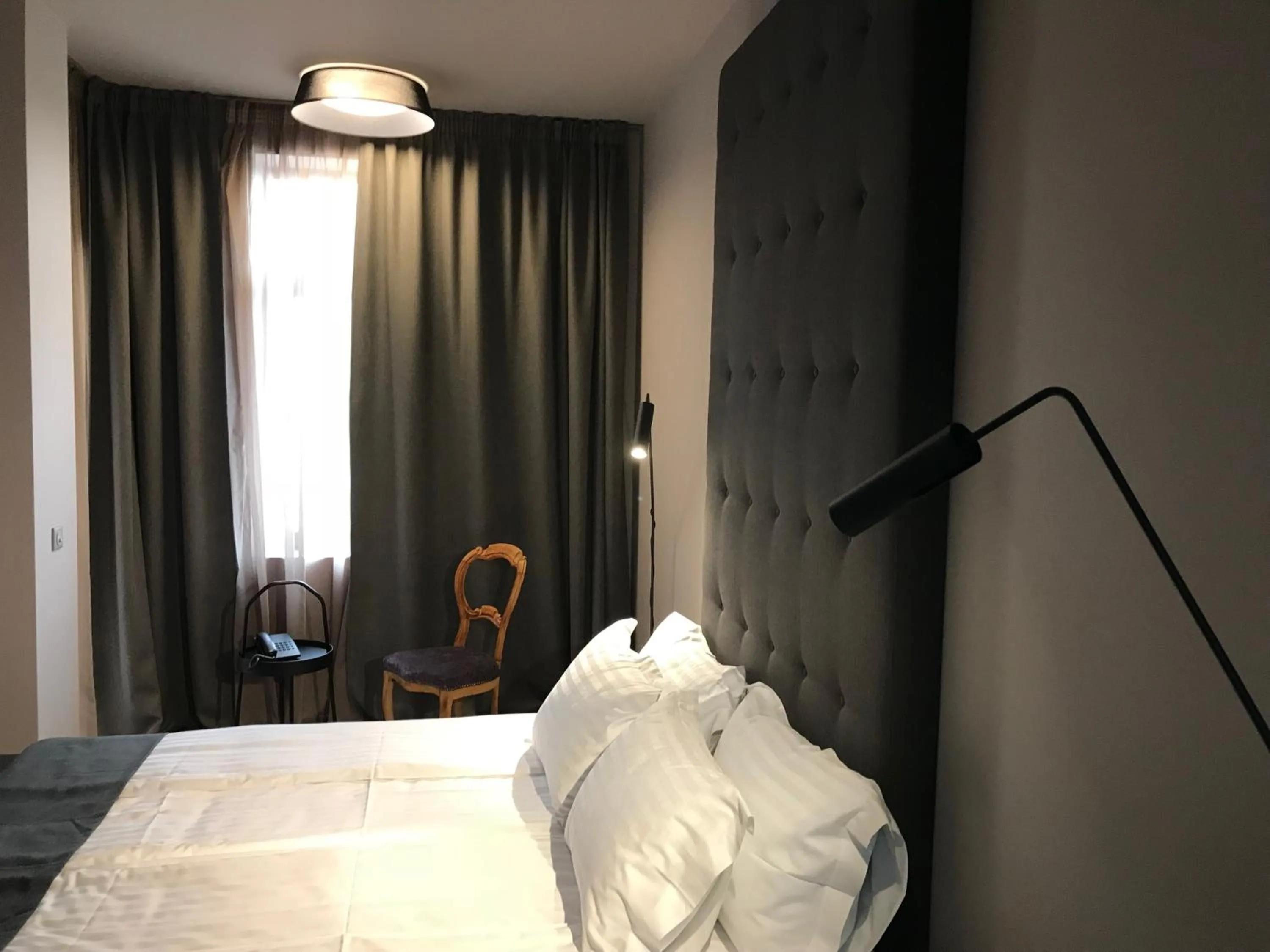 Photo of the whole room, Bed in Design Hotel 36