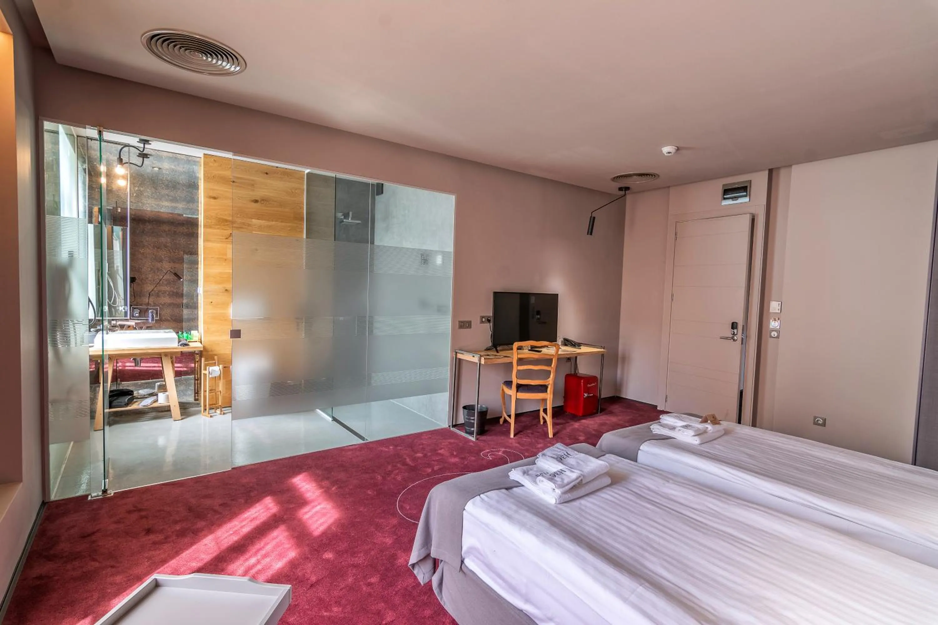 Bathroom, Bed in Design Hotel 36