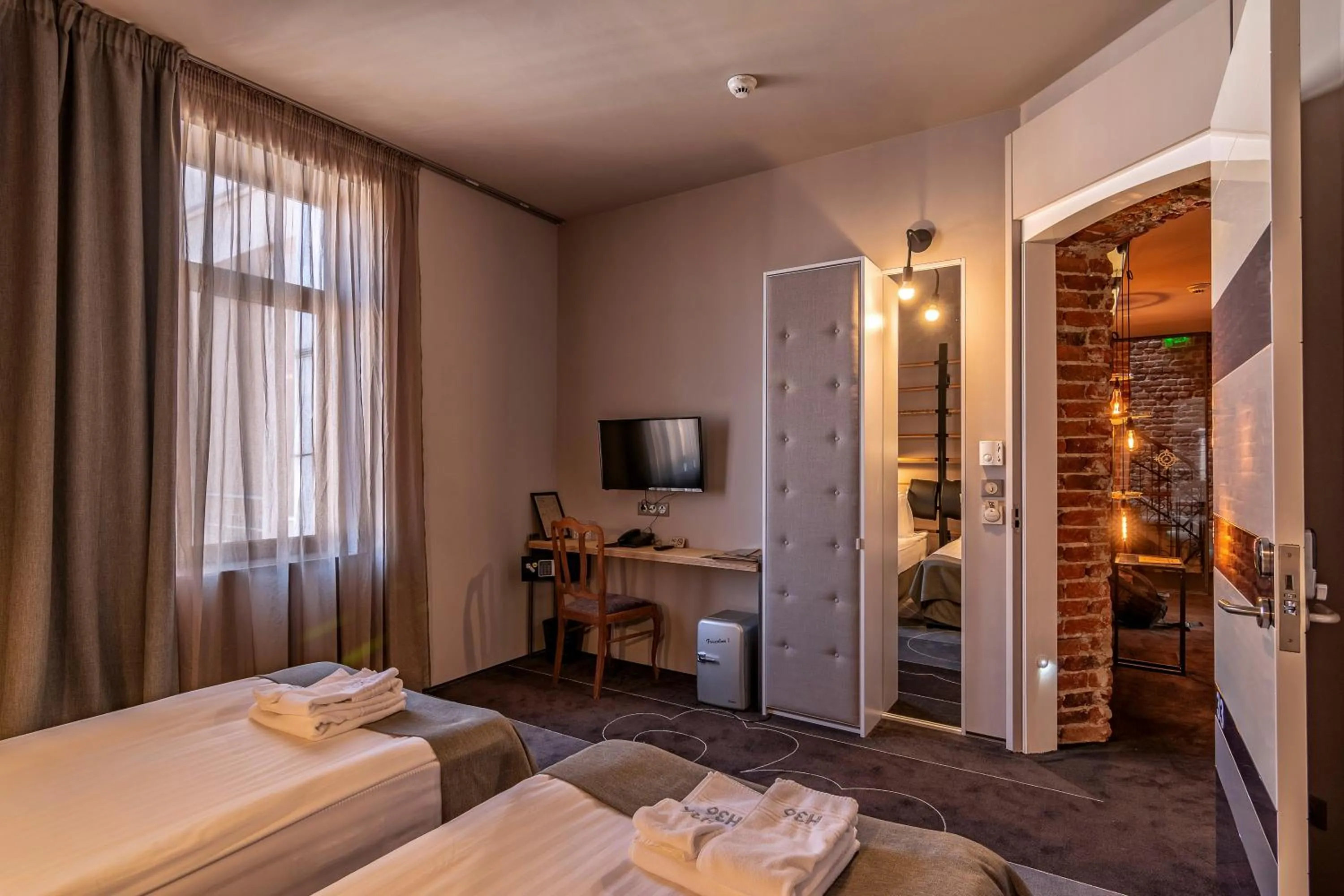 Photo of the whole room, Bed in Design Hotel 36