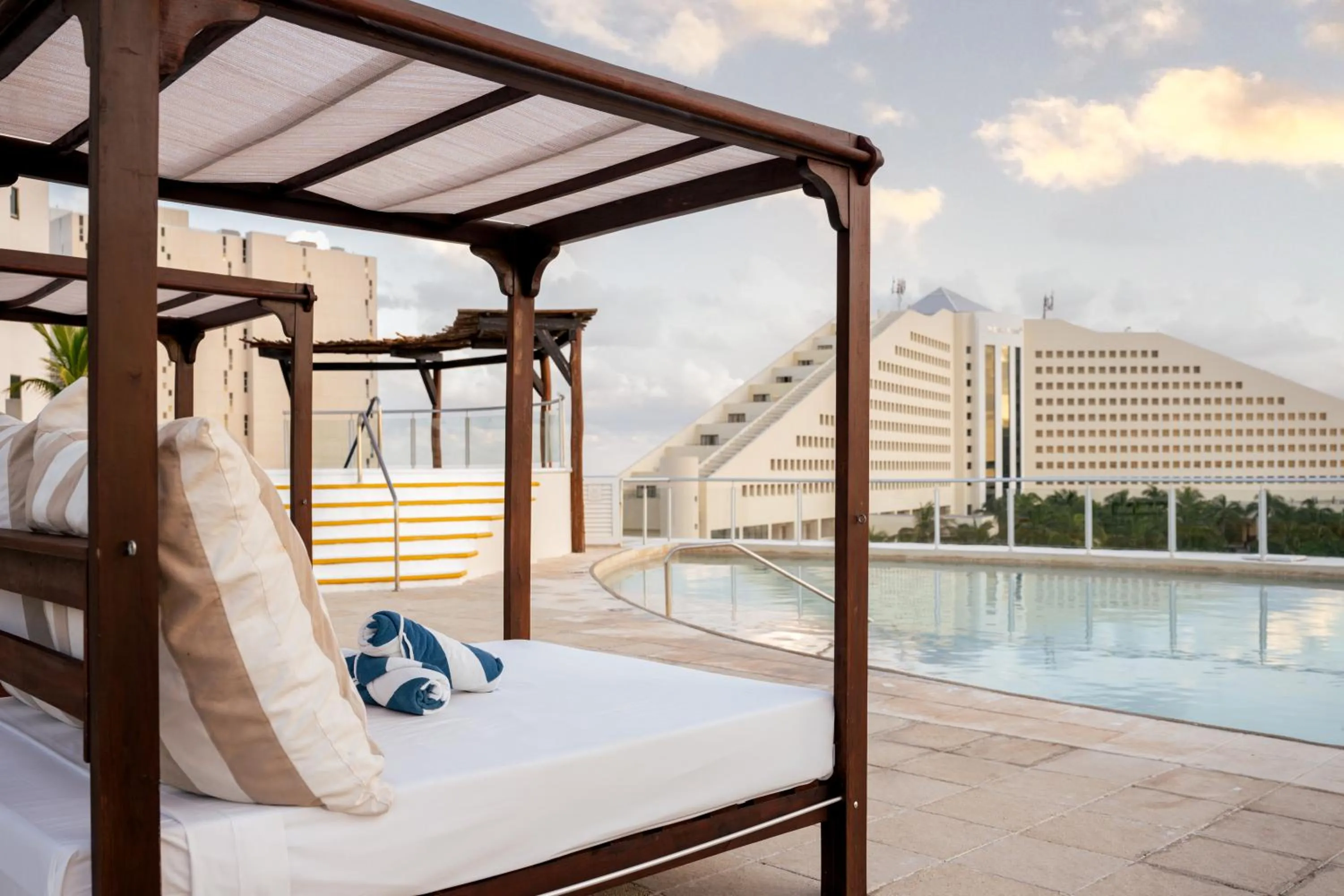 Pool view, Bed in Seadust Cancun Family Resort - All Inclusive