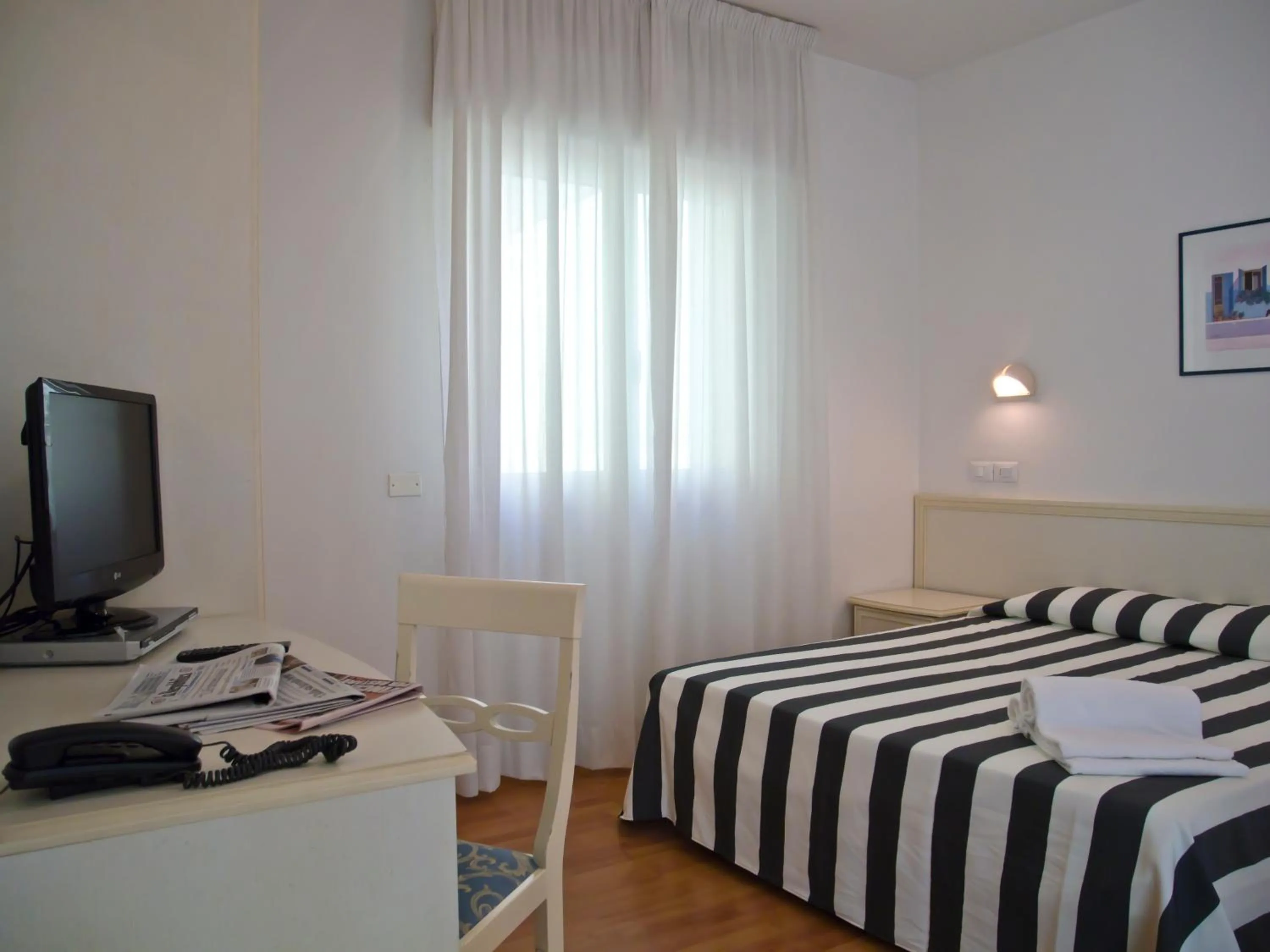 Day, Bed in Residence Divina