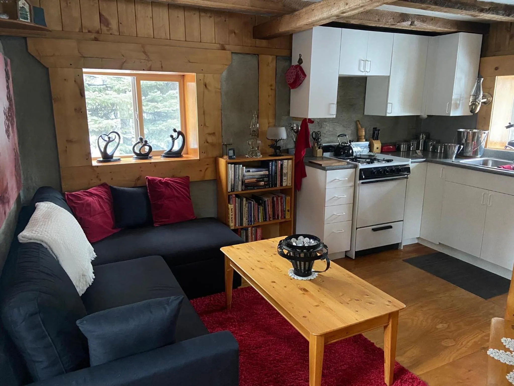 Vines and Puppies Hideaway