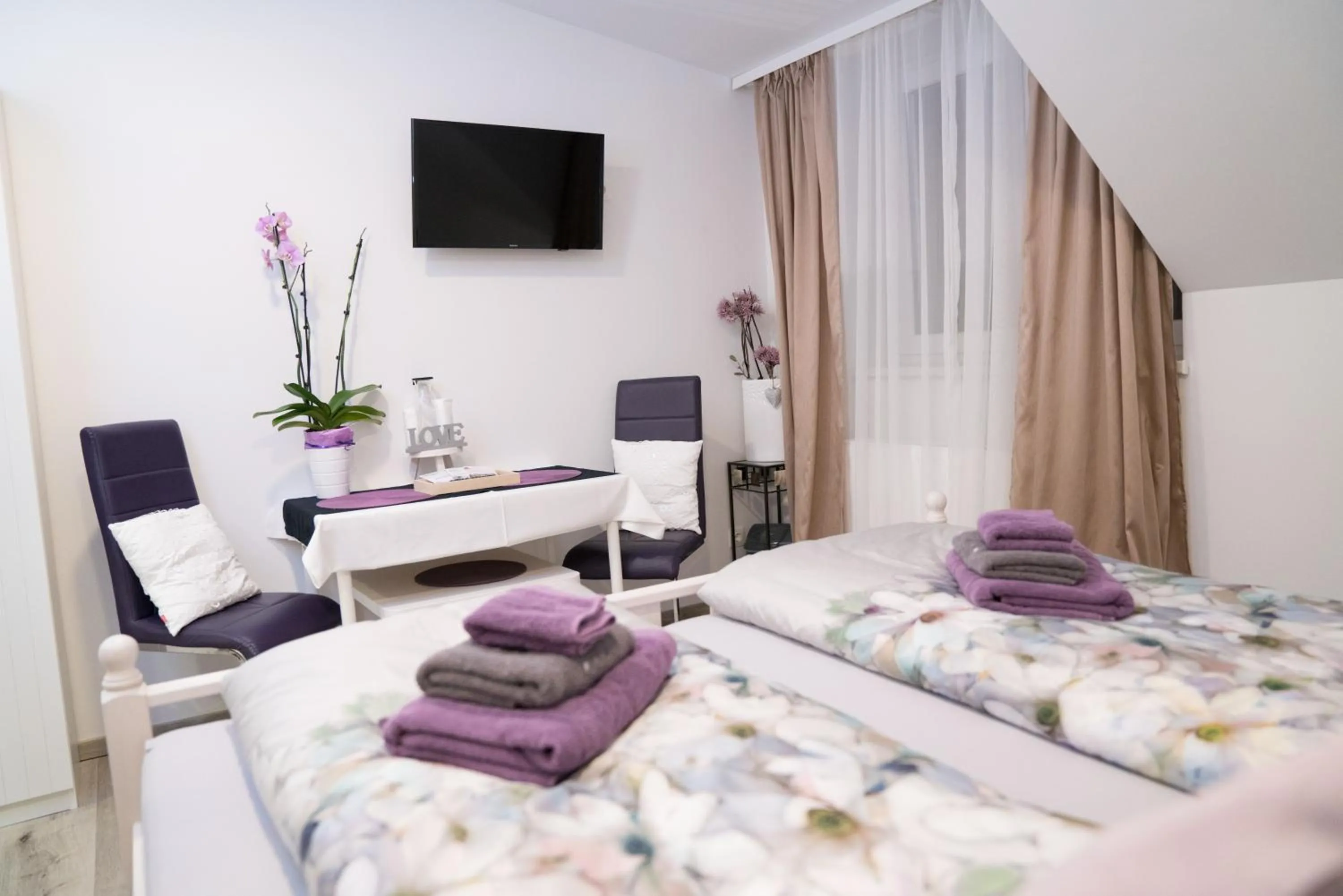 Photo of the whole room, Bed in Pension & Restaurant La Amalia