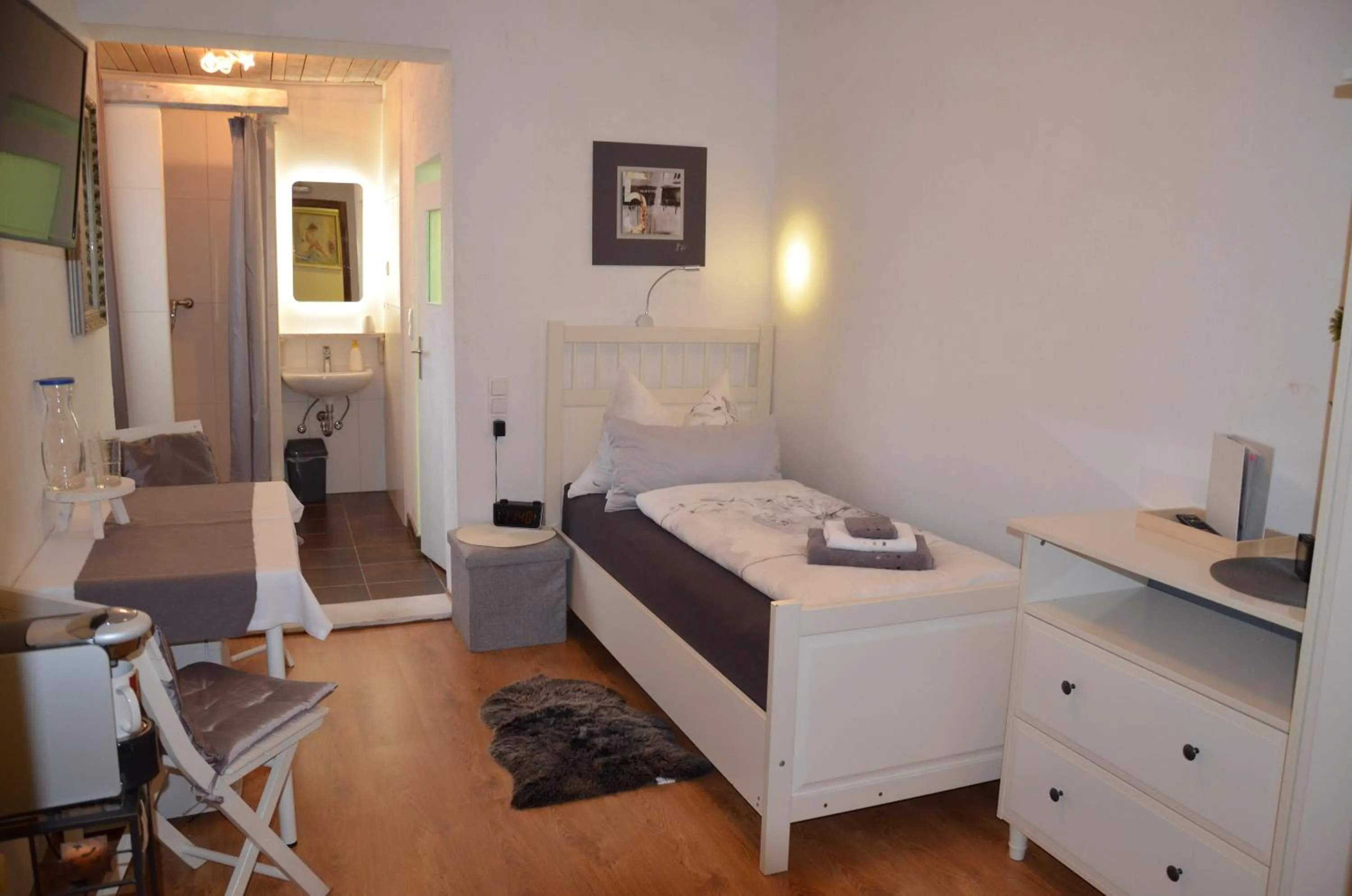 Photo of the whole room, Bed in Pension & Restaurant La Amalia