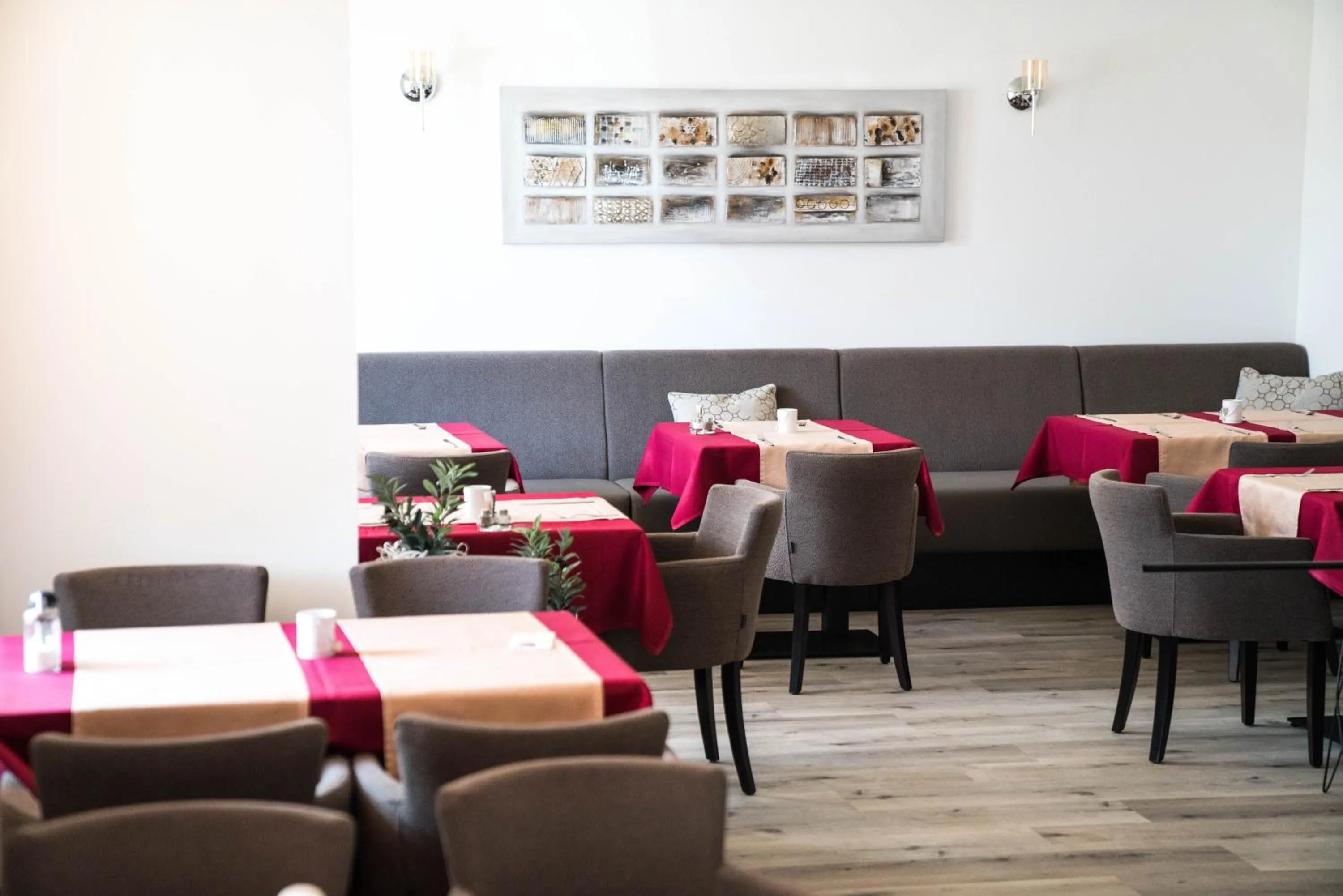 Restaurant/places to eat in Pension & Restaurant La Amalia