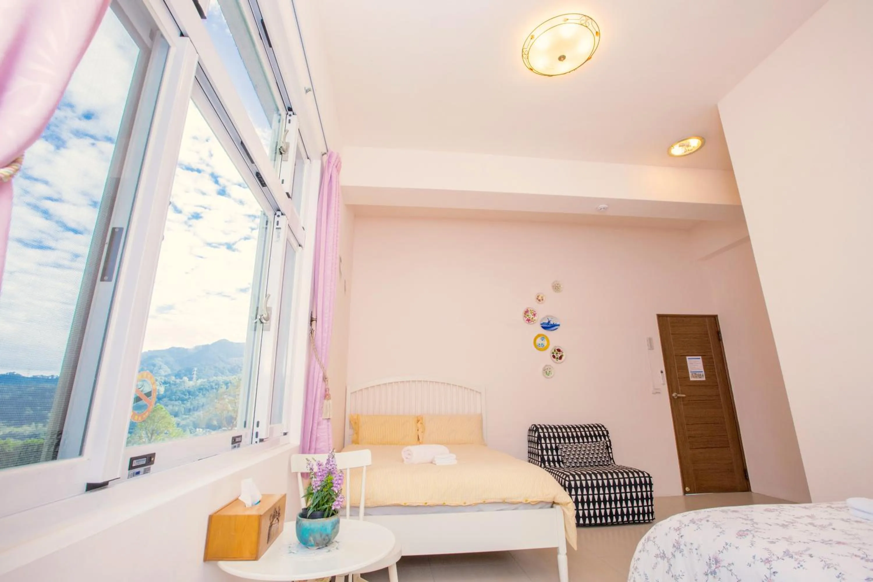 Quadruple Room with Mountain View in Yanzitao Pottery Coffee B&B