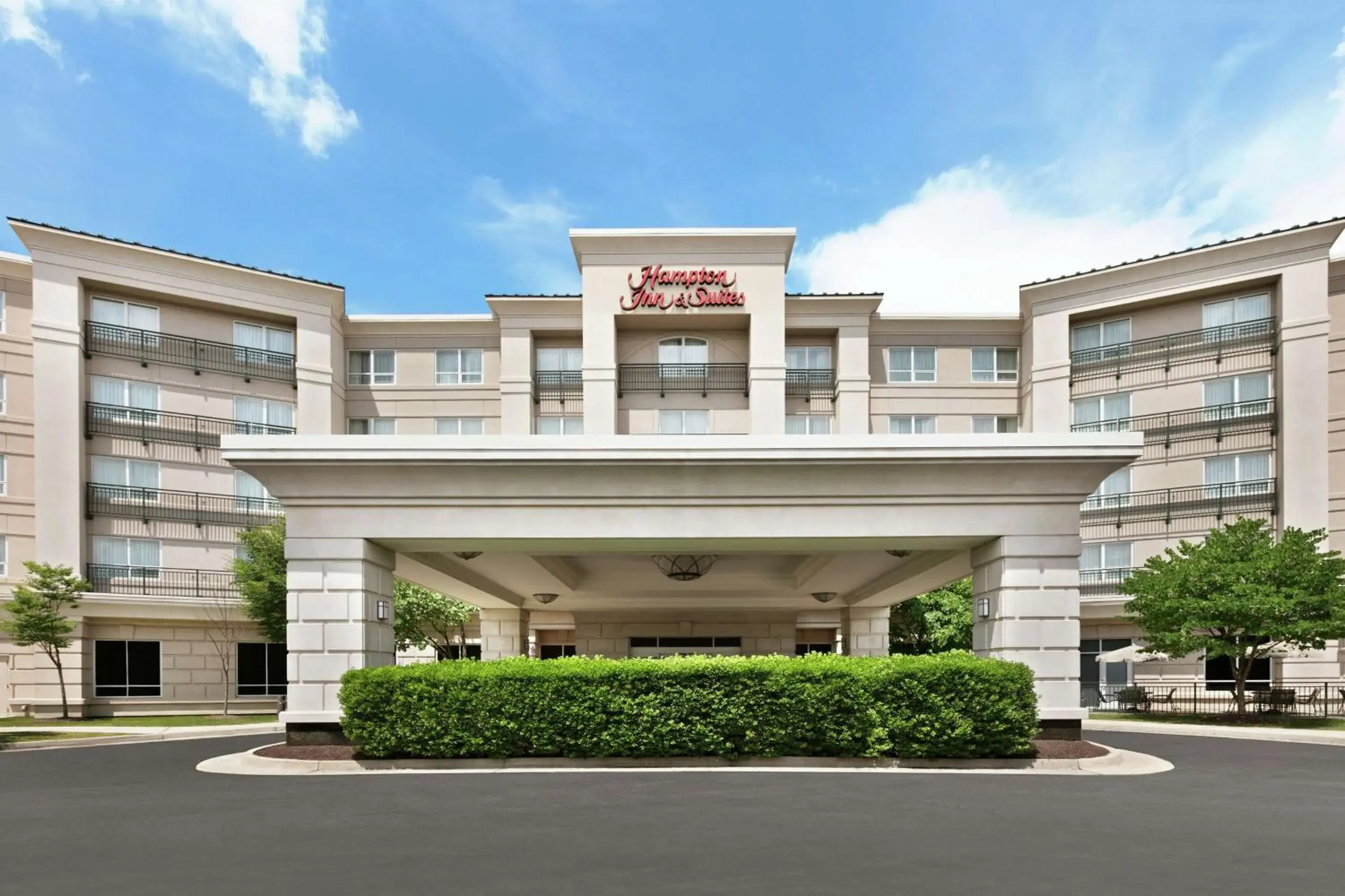 Property building in Hampton Inn & Suites Washington-Dulles International Airport Property building in Hampton Inn & Suites Washington-Dulles International Airport