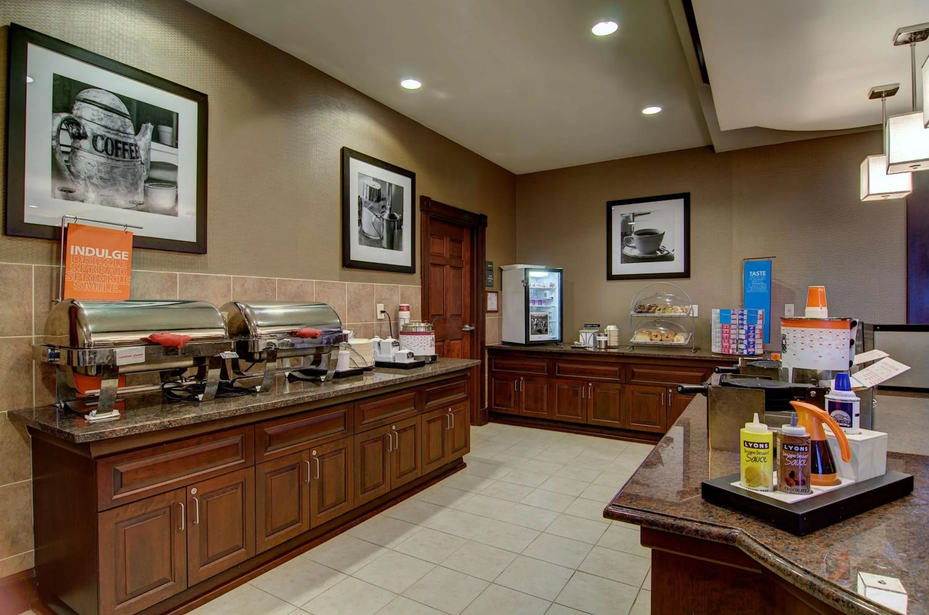 Buffet breakfast in Hampton Inn & Suites Washington-Dulles International Airport