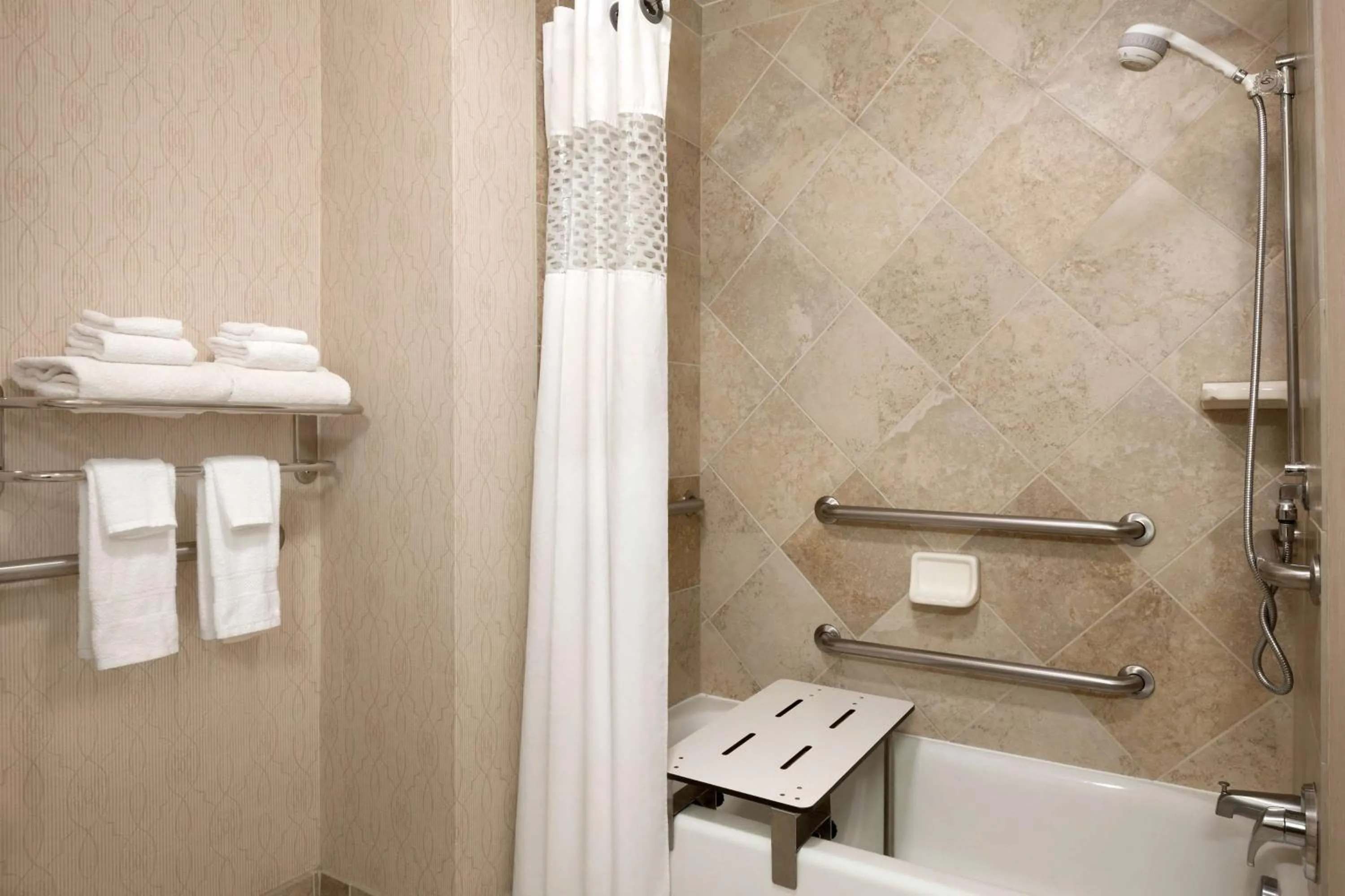 Bathroom in Hampton Inn & Suites Washington-Dulles International Airport