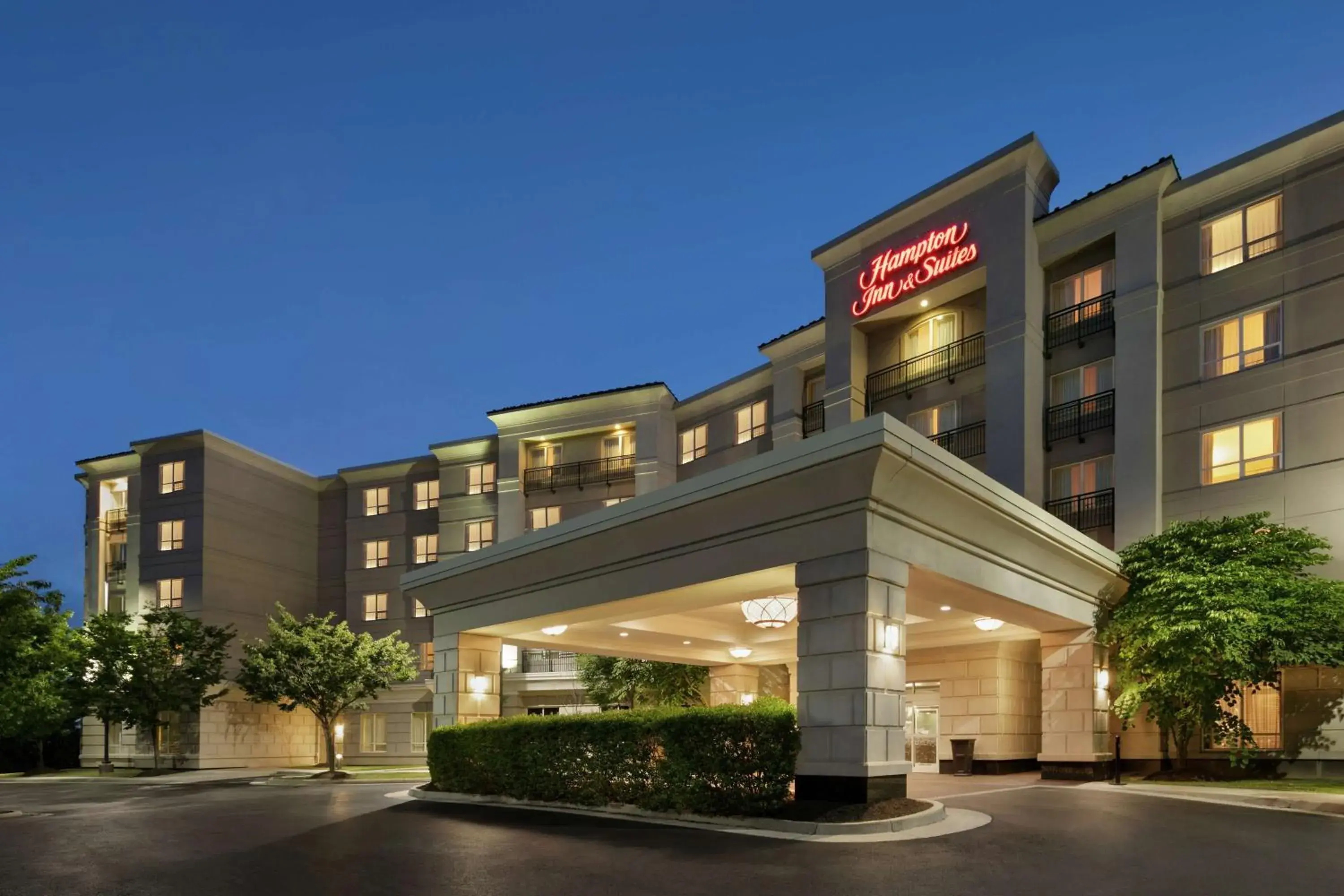Property building in Hampton Inn & Suites Washington-Dulles International Airport Property building in Hampton Inn & Suites Washington-Dulles International Airport