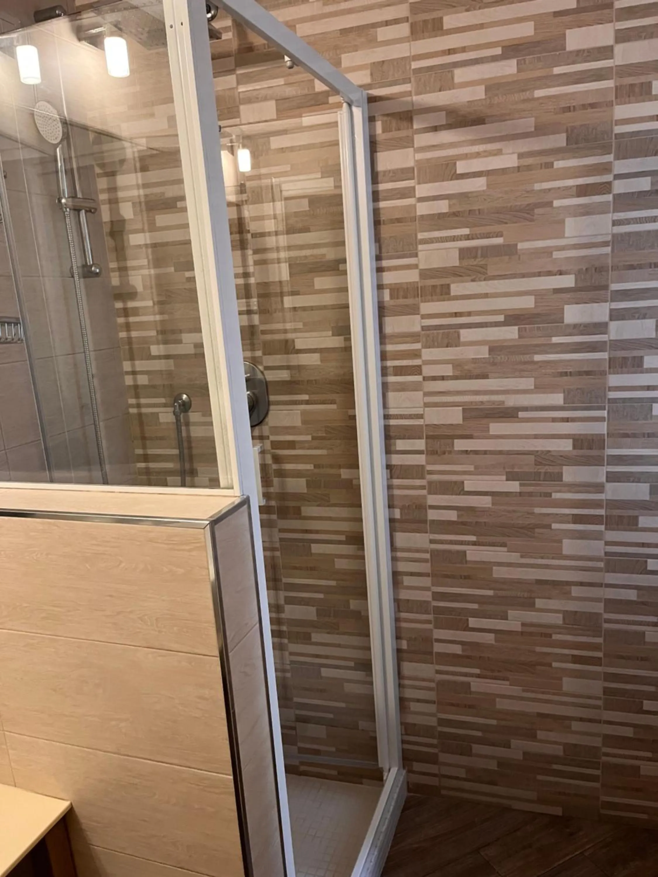 Shower in B&B Via Fontana Milano