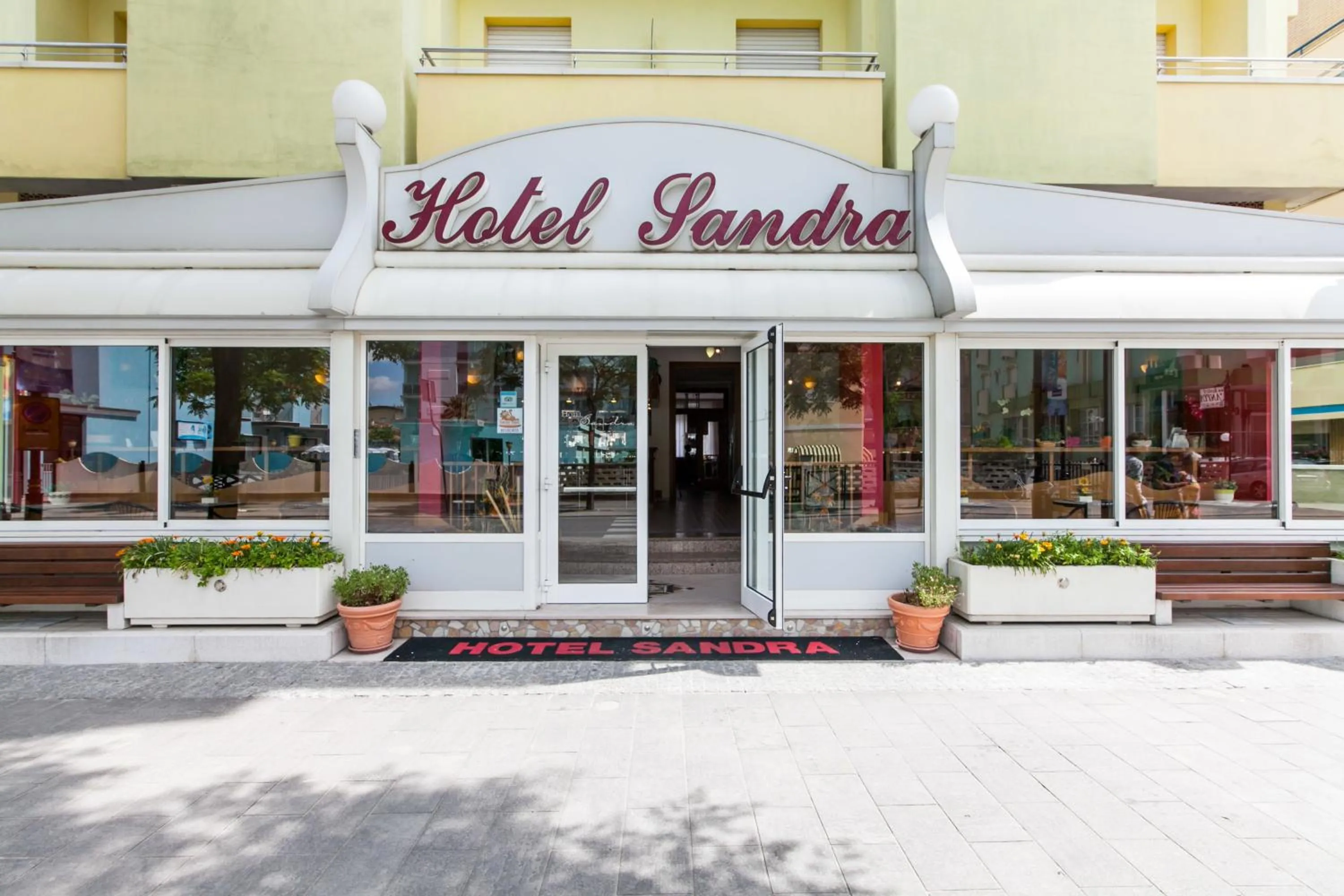 Facade/entrance in Hotel Sandra