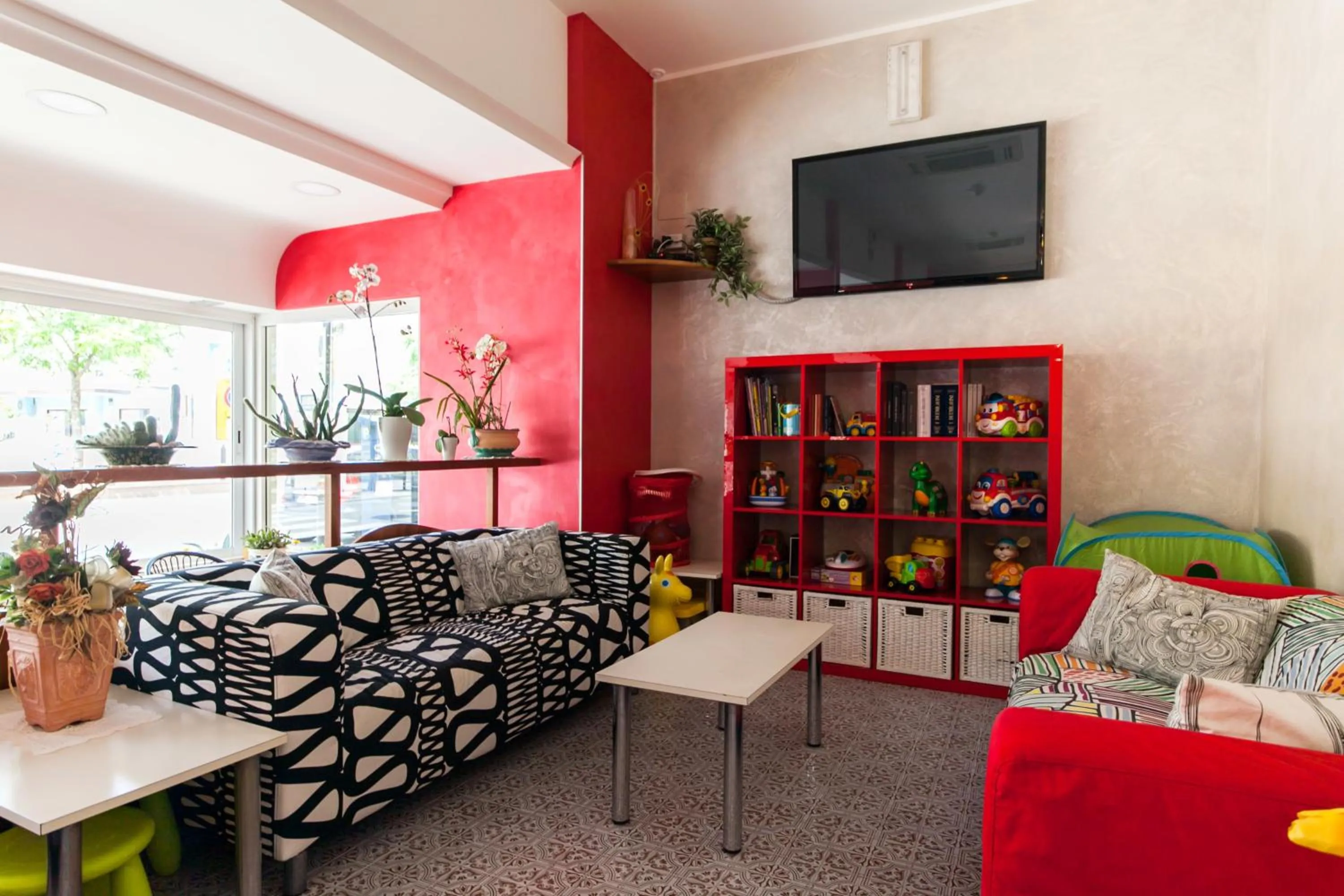 Communal lounge/ TV room in Hotel Sandra