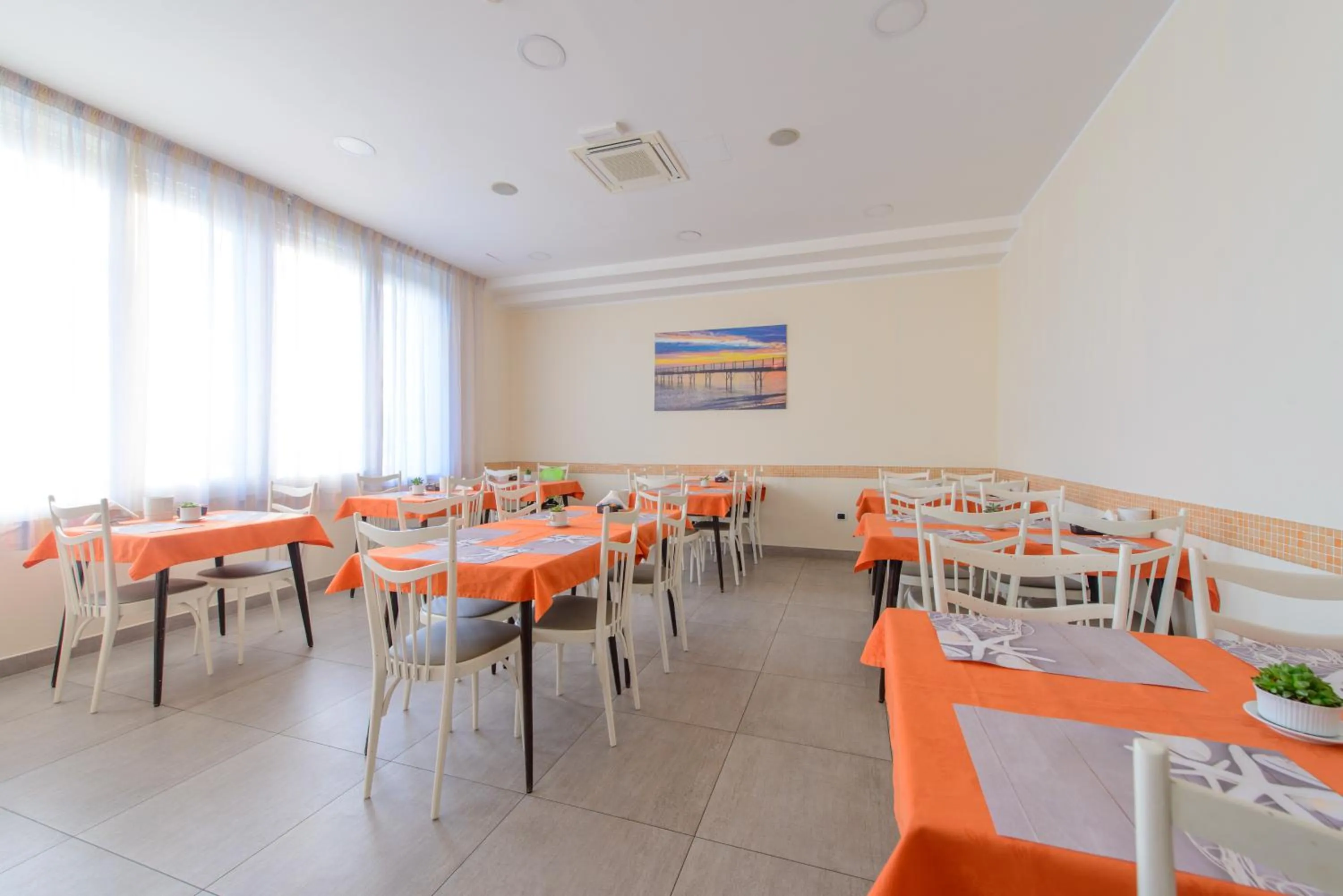 Restaurant/places to eat in Hotel Sandra