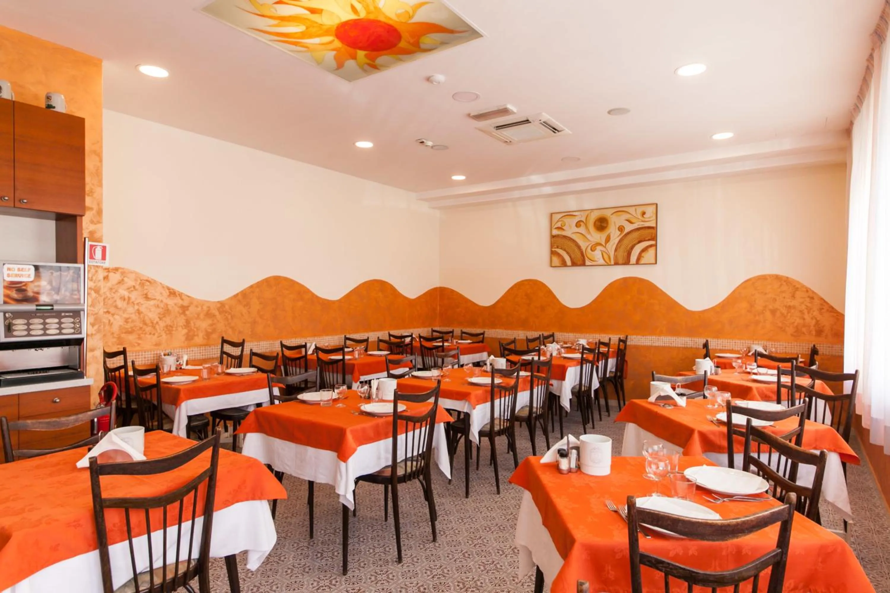 Restaurant/places to eat in Hotel Sandra