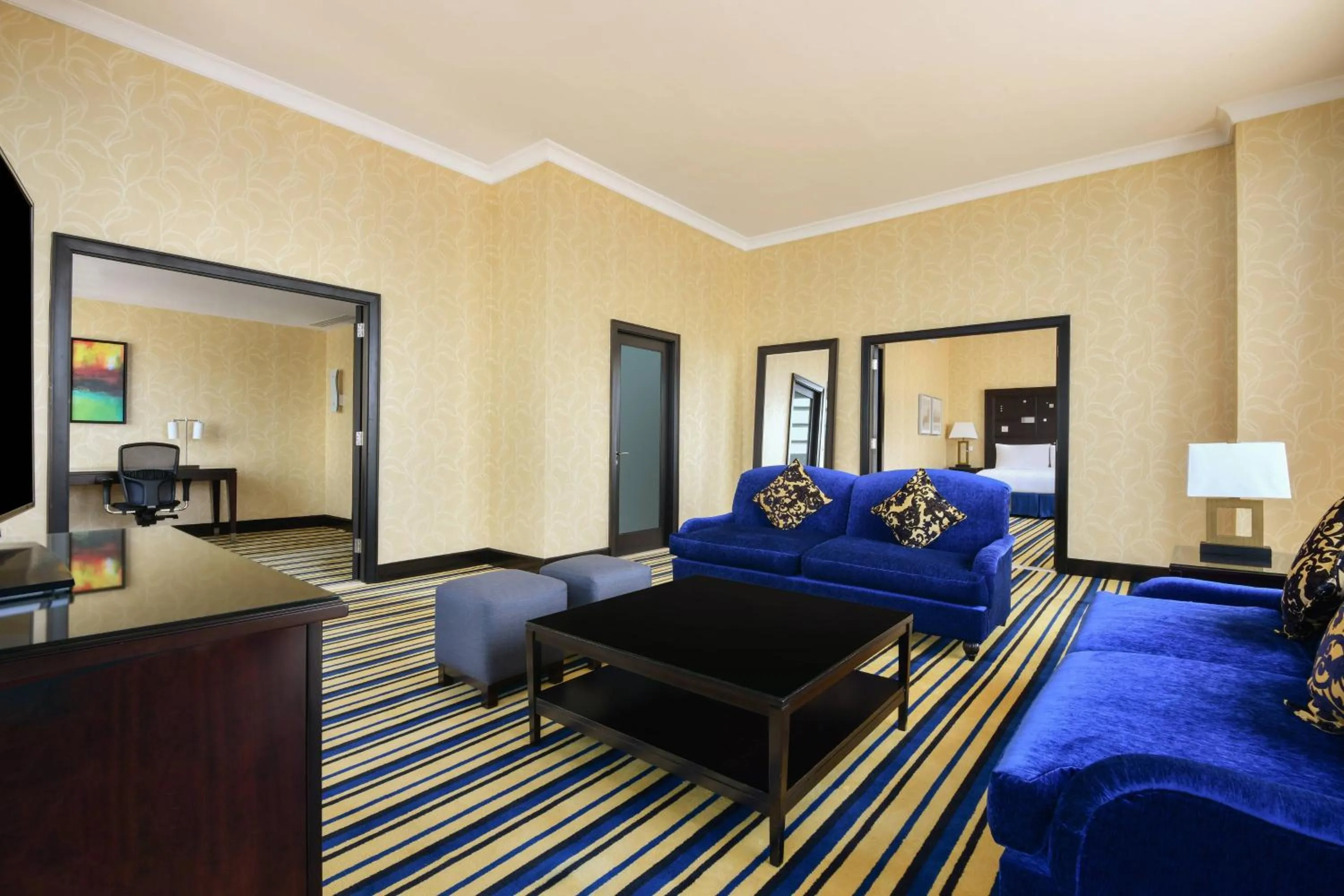 Living room, Bed in Marriott Marquis City Center Doha Hotel