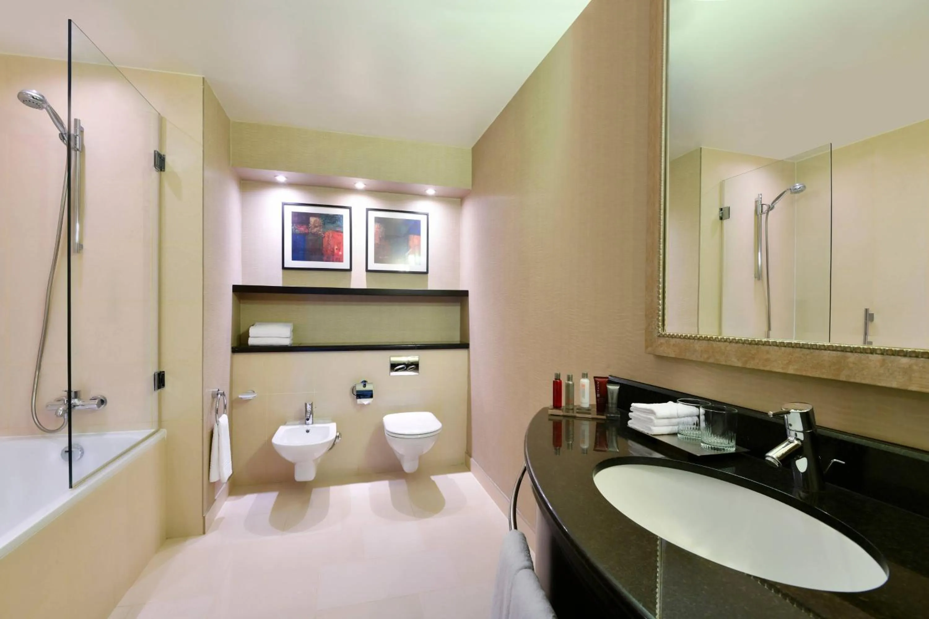 Bathroom, Bed in Marriott Marquis City Center Doha Hotel