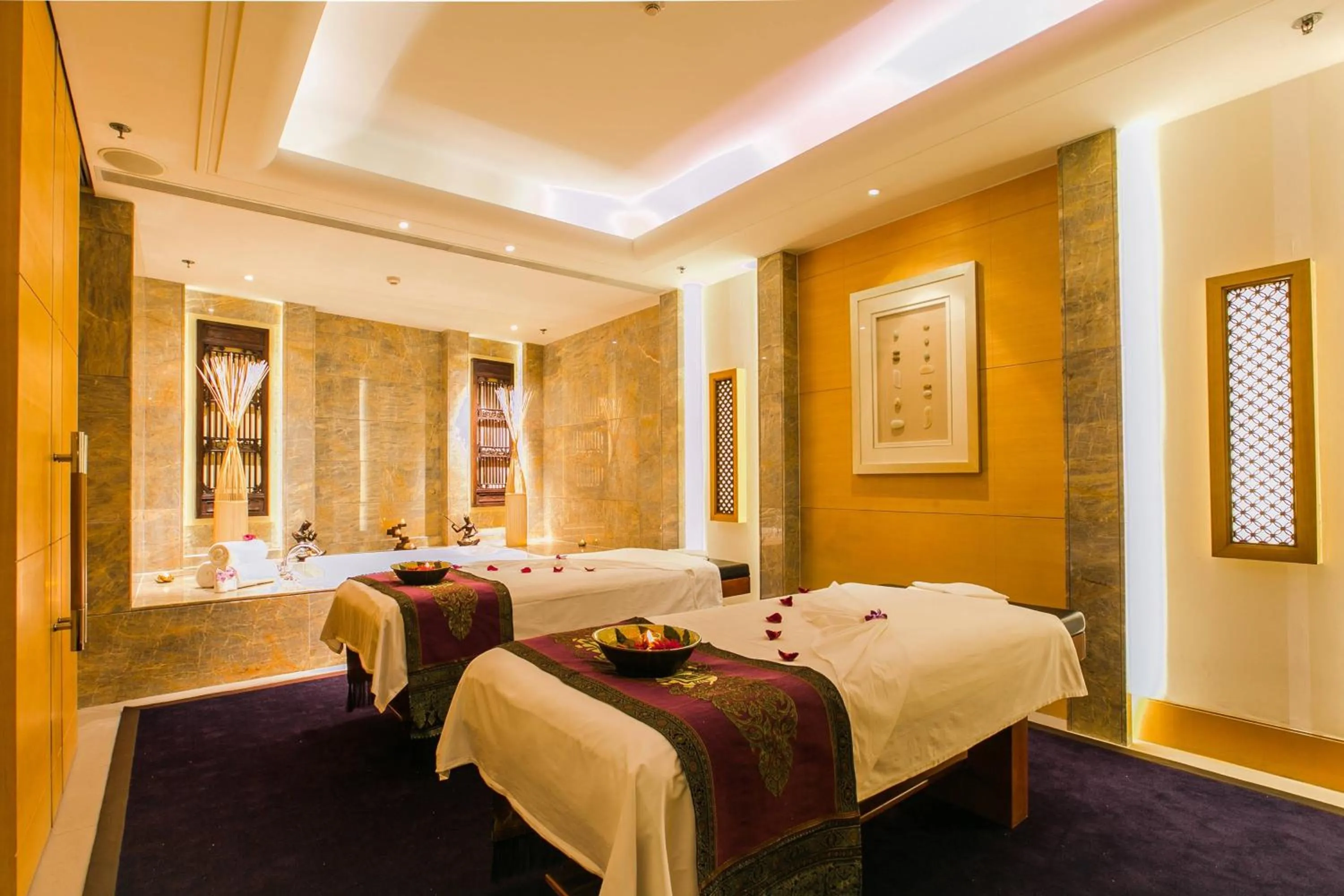 Spa and wellness centre/facilities, Bed in Shanghai Marriott Marquis City Centre