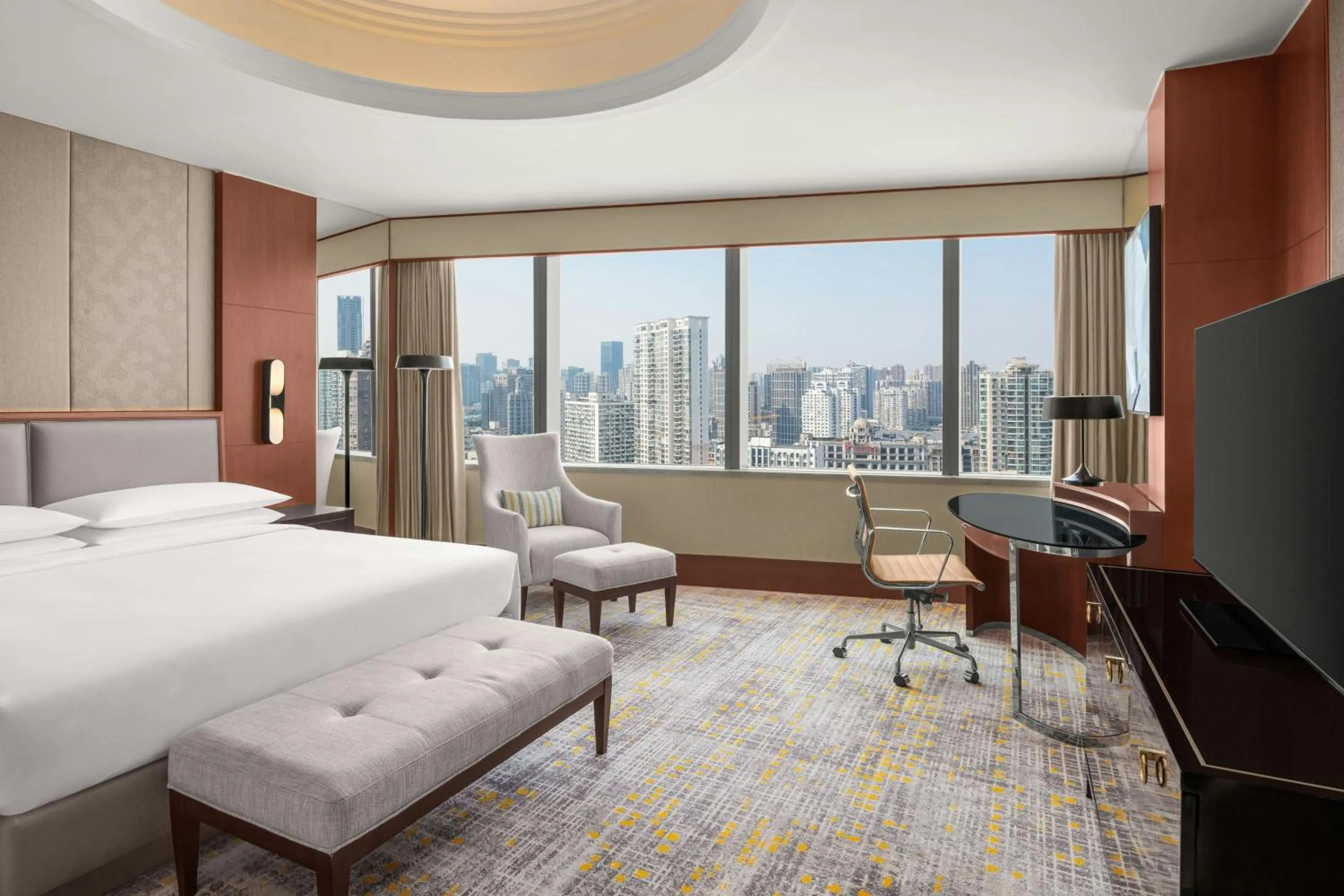 Photo of the whole room, Bed in Shanghai Marriott Marquis City Centre