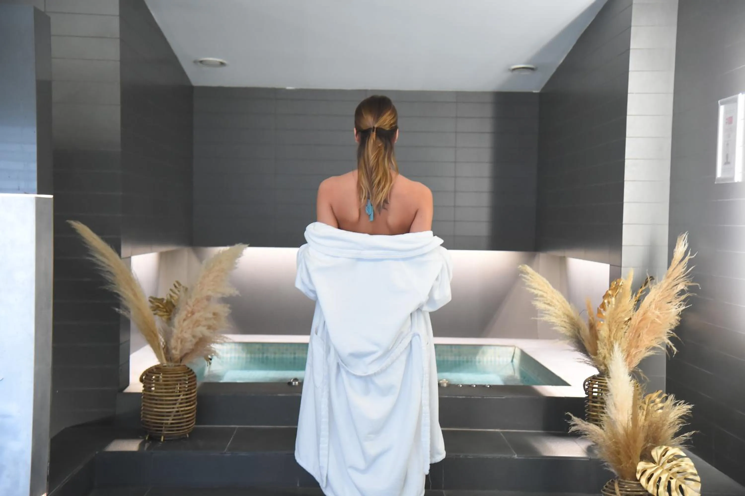 Hot Spring Bath in Royal Antibes - Luxury Hotel, Résidence, Beach & Spa
