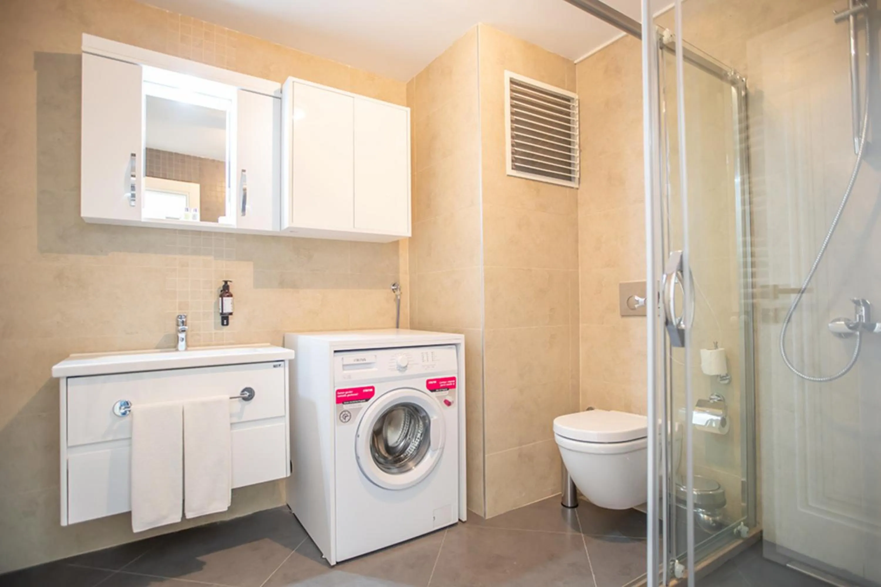 Shower in Millennium Istanbul Golden Horn