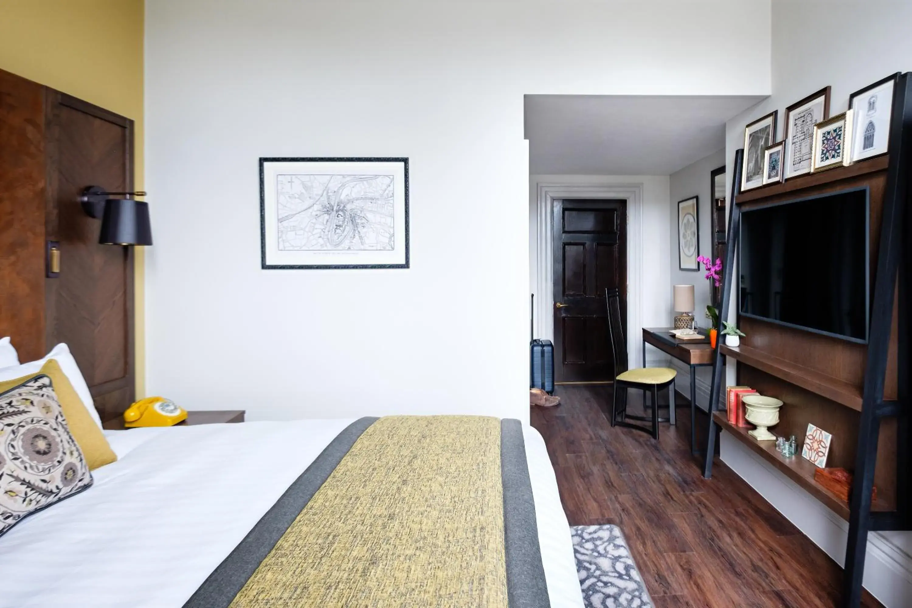 Photo of the whole room, Bed in Hotel Indigo - Durham by IHG Photo of the whole room, Bed in Hotel Indigo - Durham by IHG