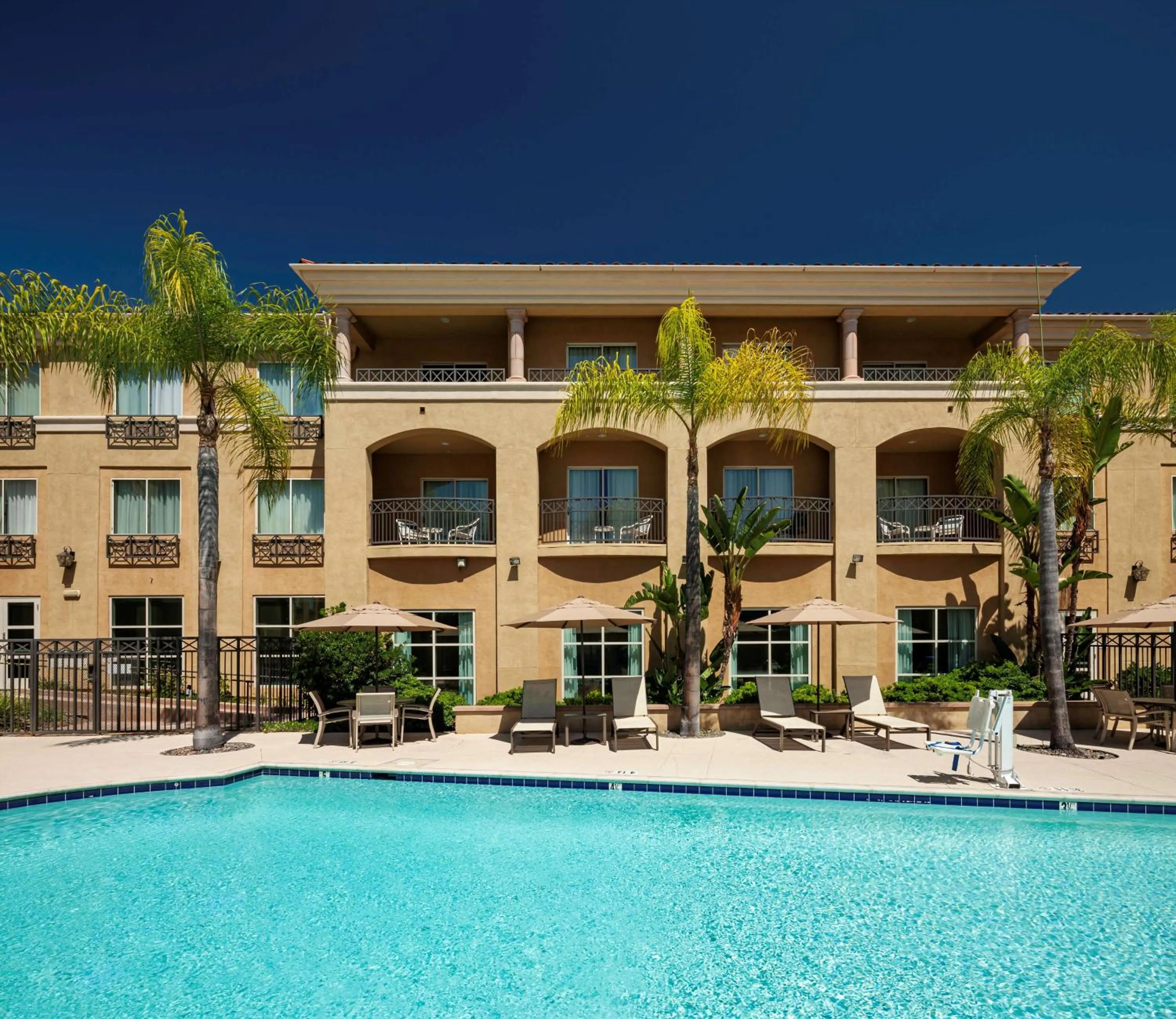 Swimming pool in Hilton Garden Inn San Diego/Rancho Bernardo