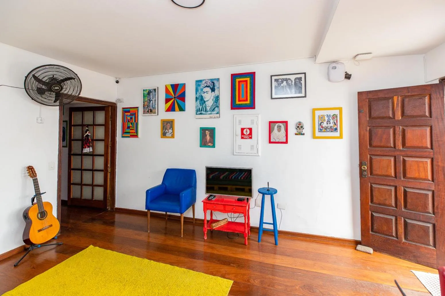 Communal lounge/ TV room in Hostel Casa Azul