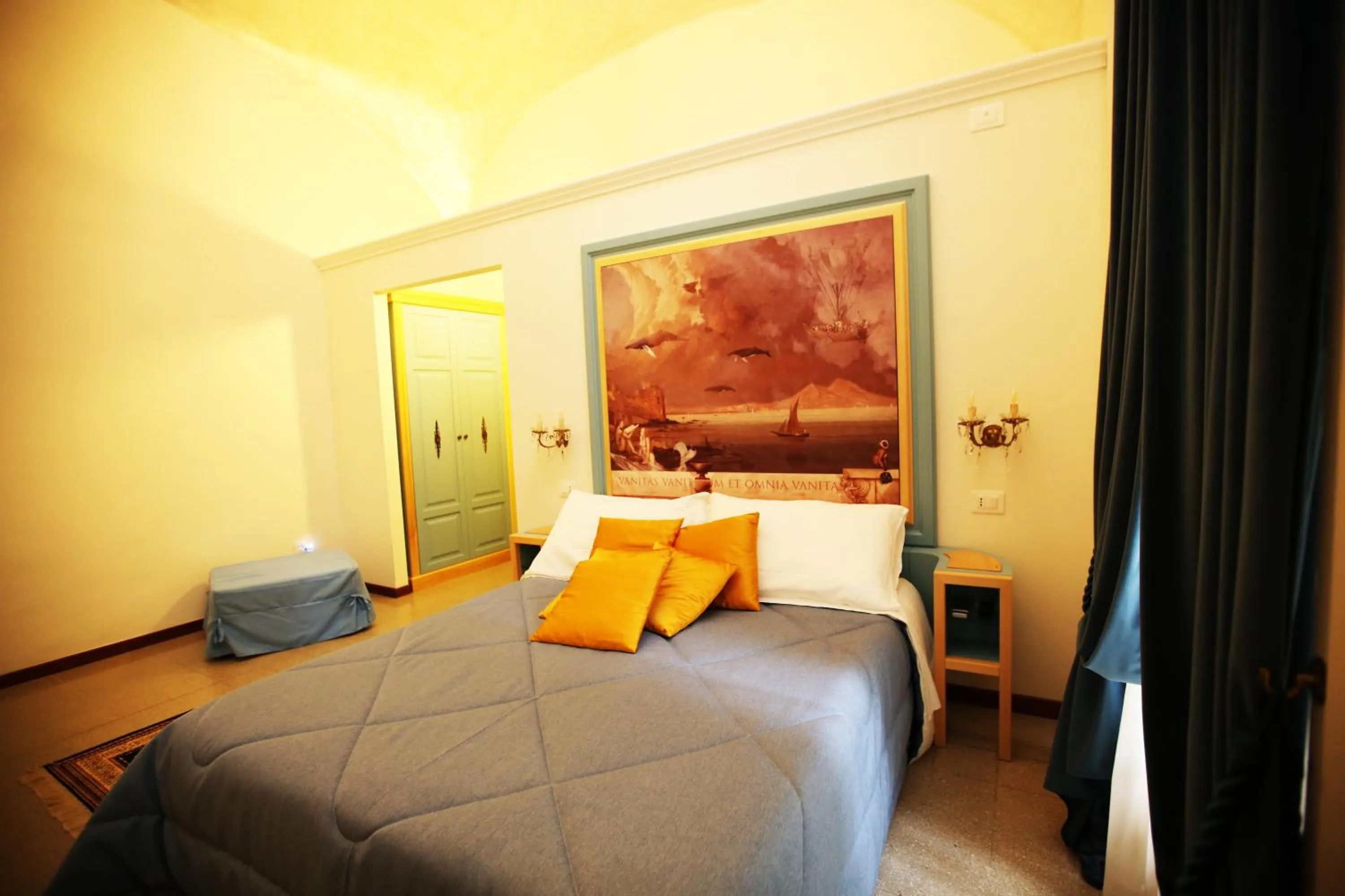 Photo of the whole room, Bed in La Bella Napoli B&B