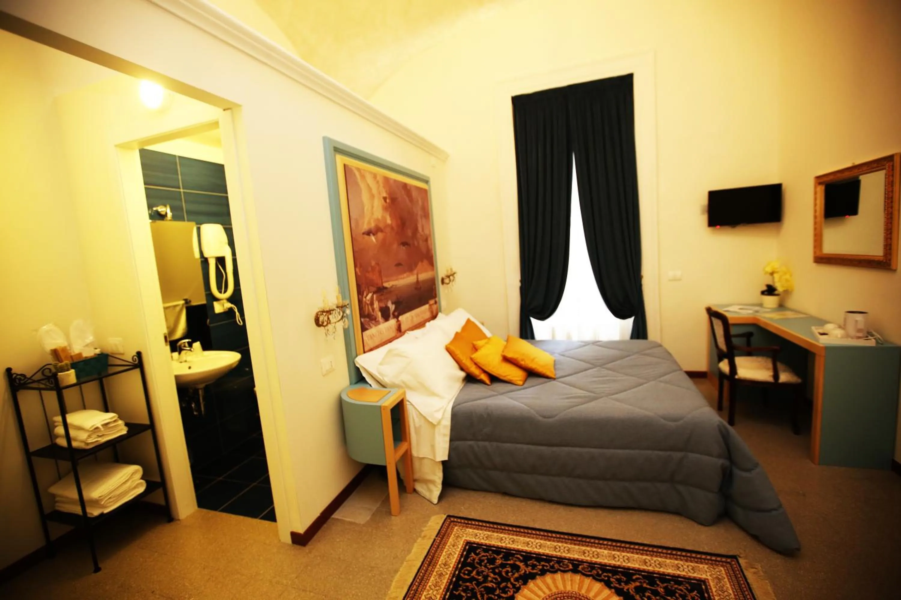 Photo of the whole room, Bed in La Bella Napoli B&B