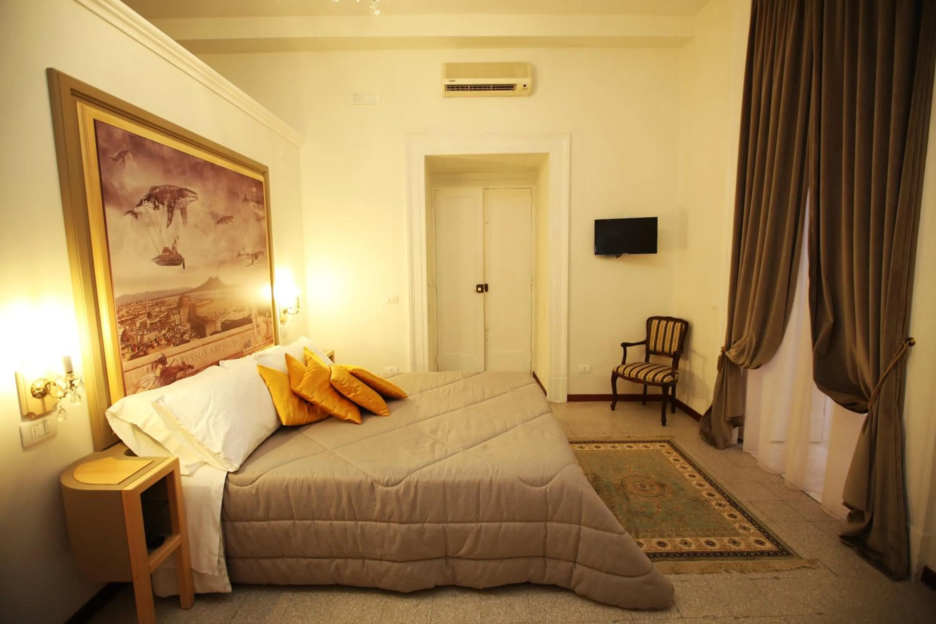 Photo of the whole room, Bed in La Bella Napoli B&B