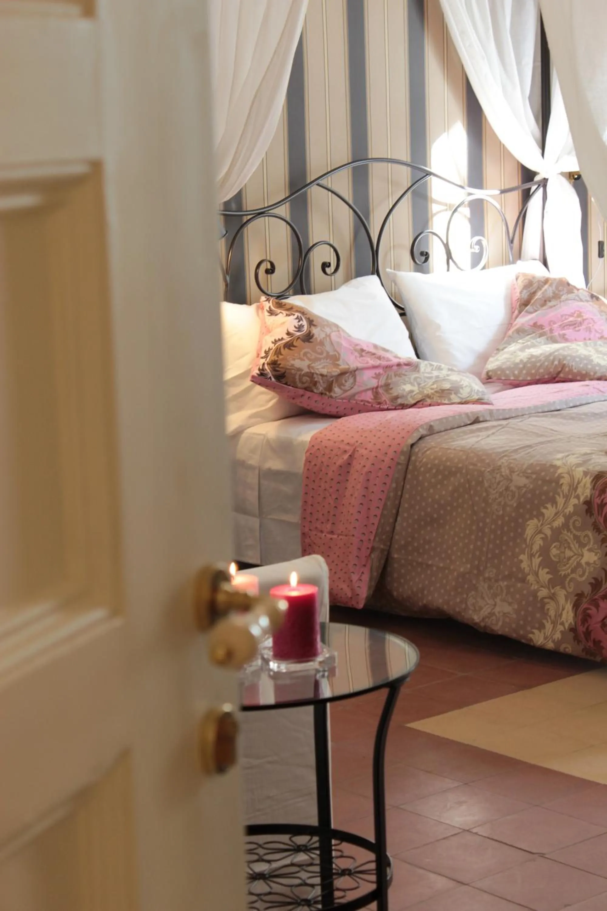 Decorative detail, Bed in Aitna B&B