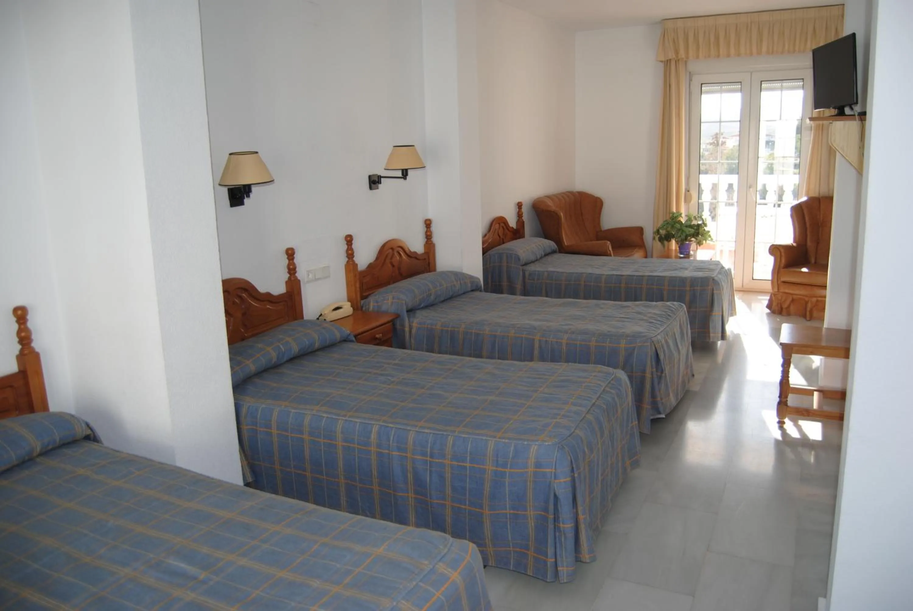 Photo of the whole room, Bed in Hotel Mirasol