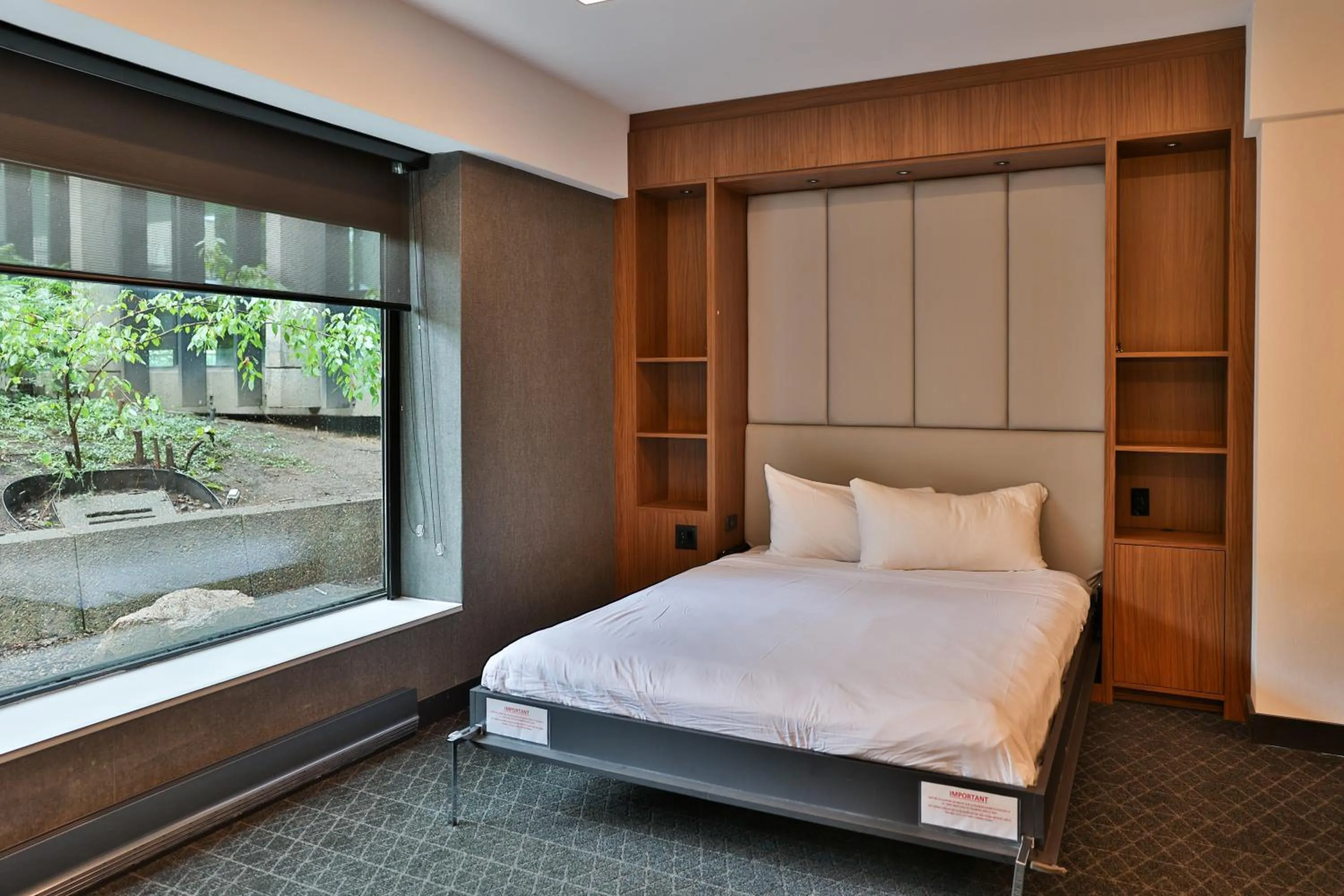 Living room, Bed in Hotel Bonaventure Montreal