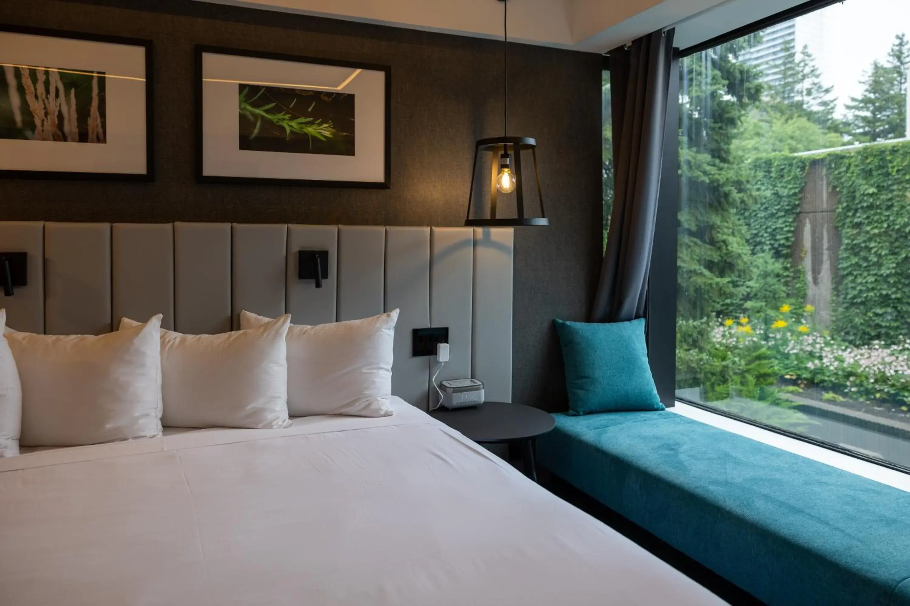 Bedroom, Bed in Hotel Bonaventure Montreal Bedroom, Bed in Hotel Bonaventure Montreal