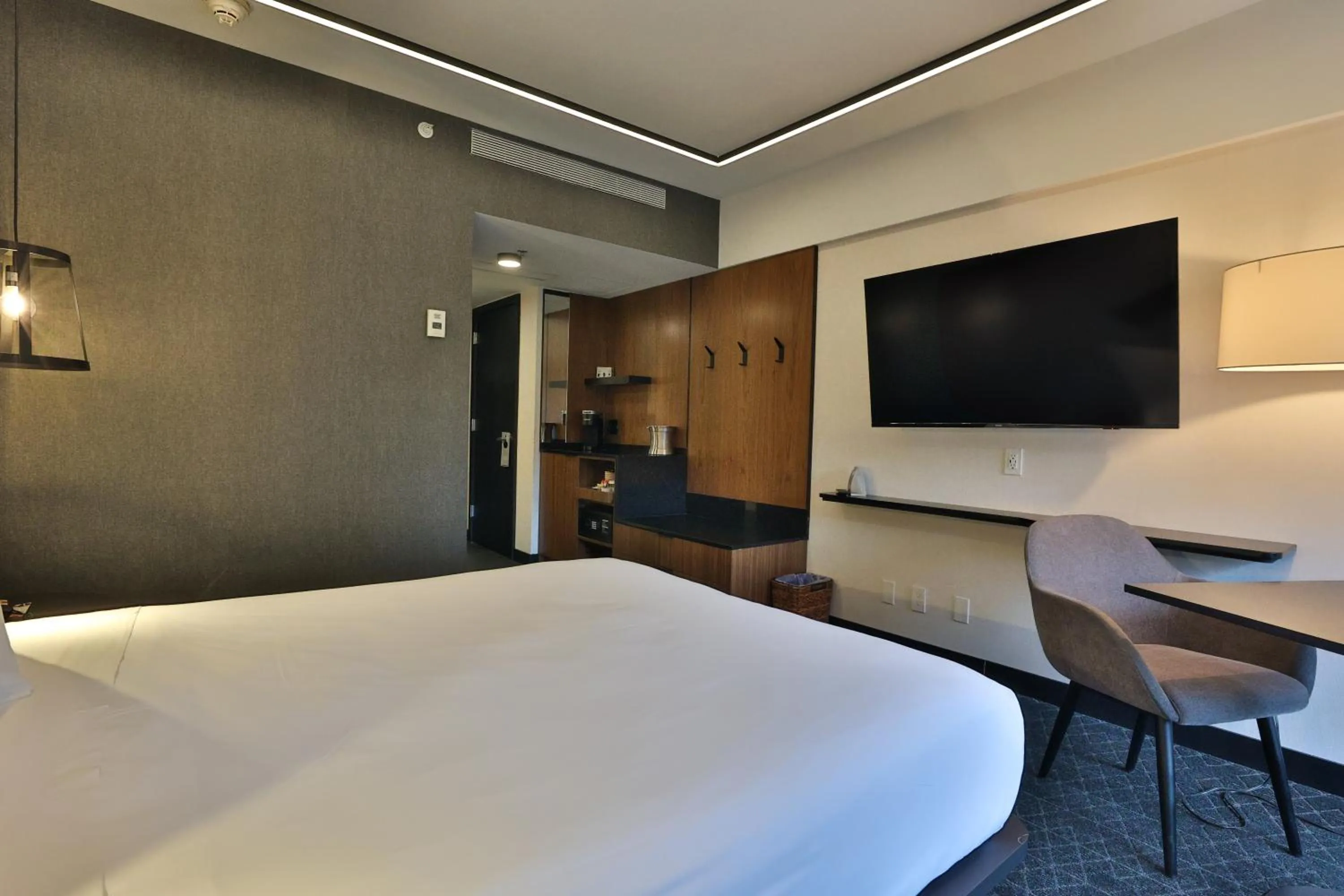 Bedroom, Bed in Hotel Bonaventure Montreal