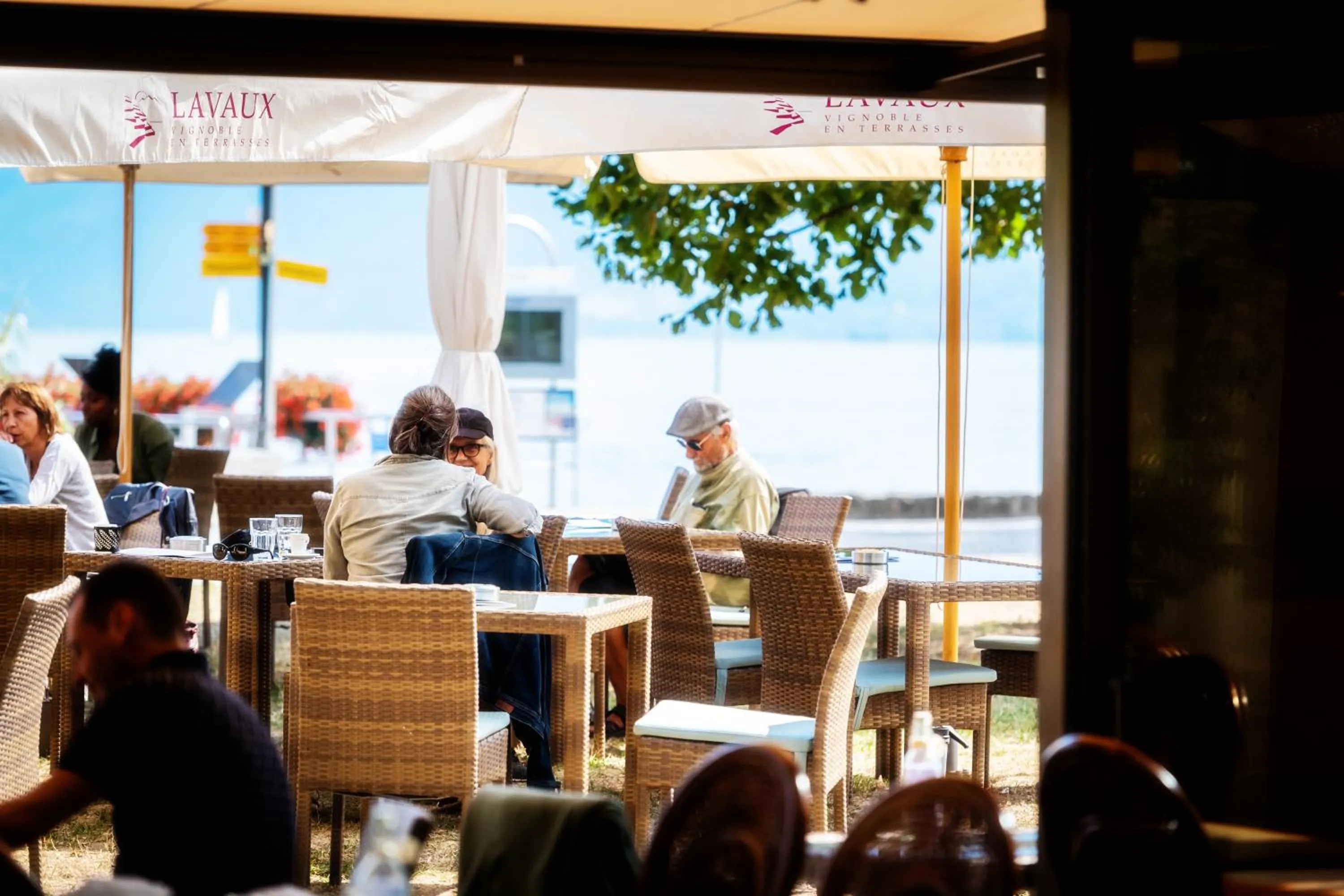 Restaurant/places to eat in Au Major Davel