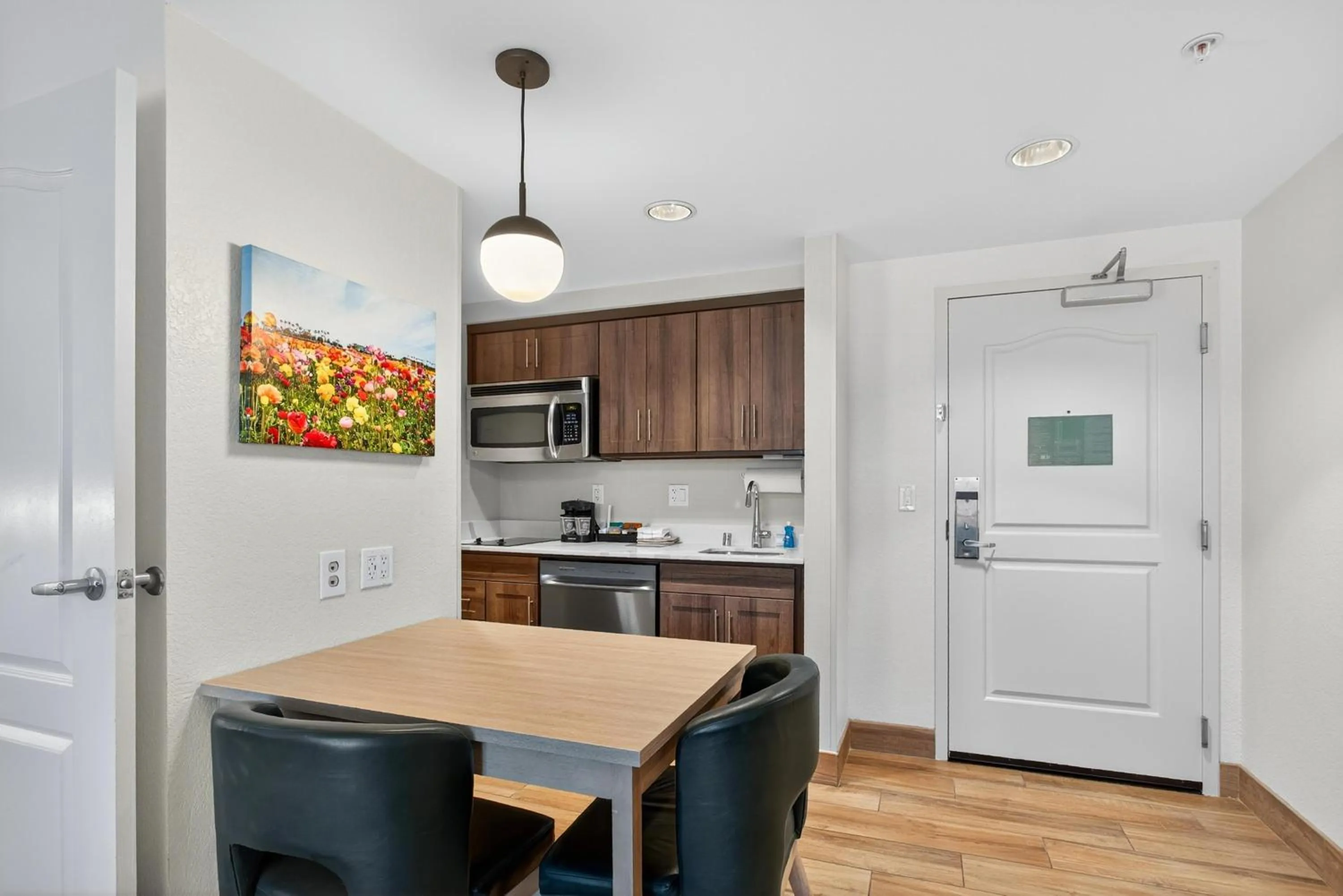 Kitchen or kitchenette in Homewood Suites by Hilton Carlsbad-North San Diego County