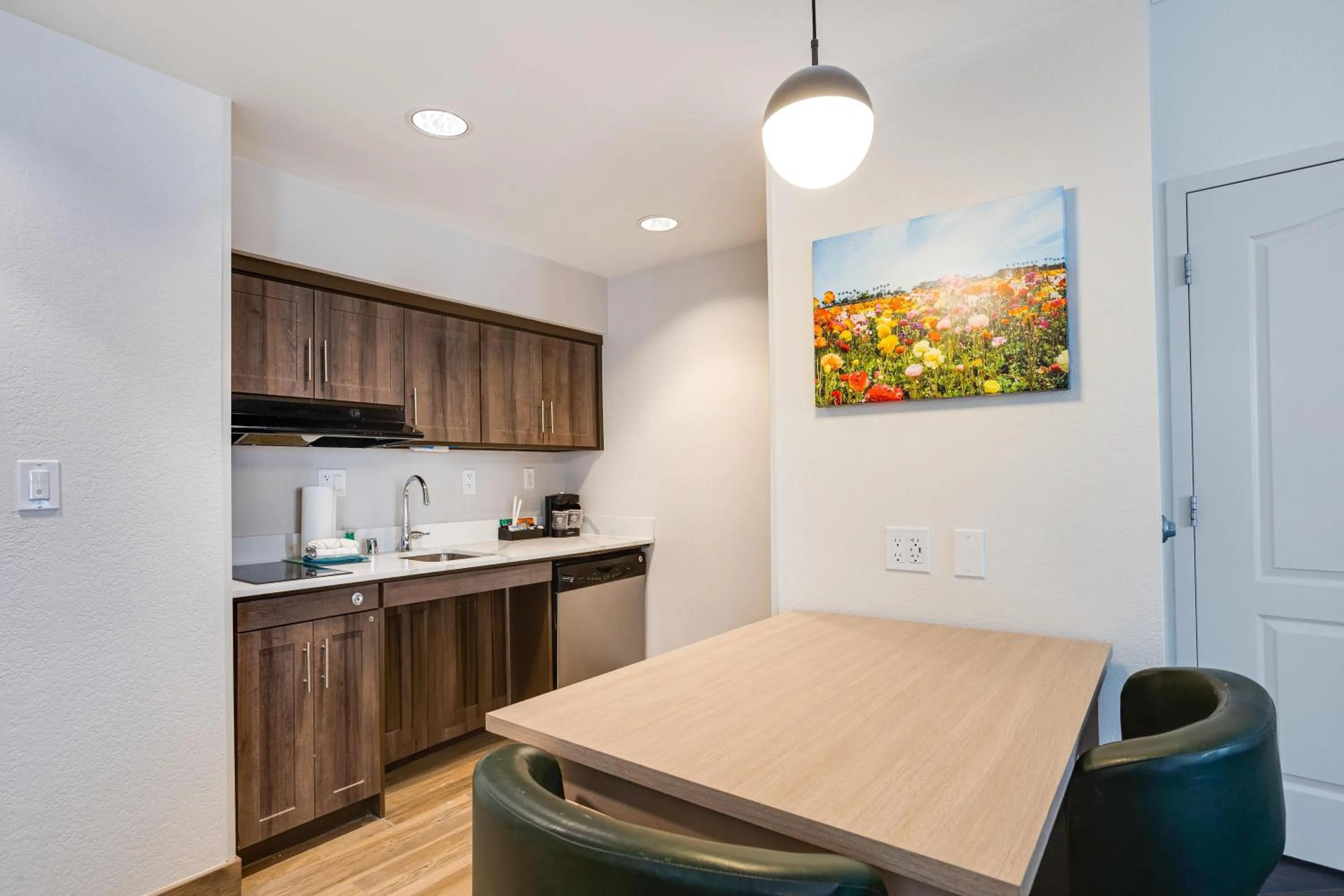Kitchen or kitchenette in Homewood Suites by Hilton Carlsbad-North San Diego County